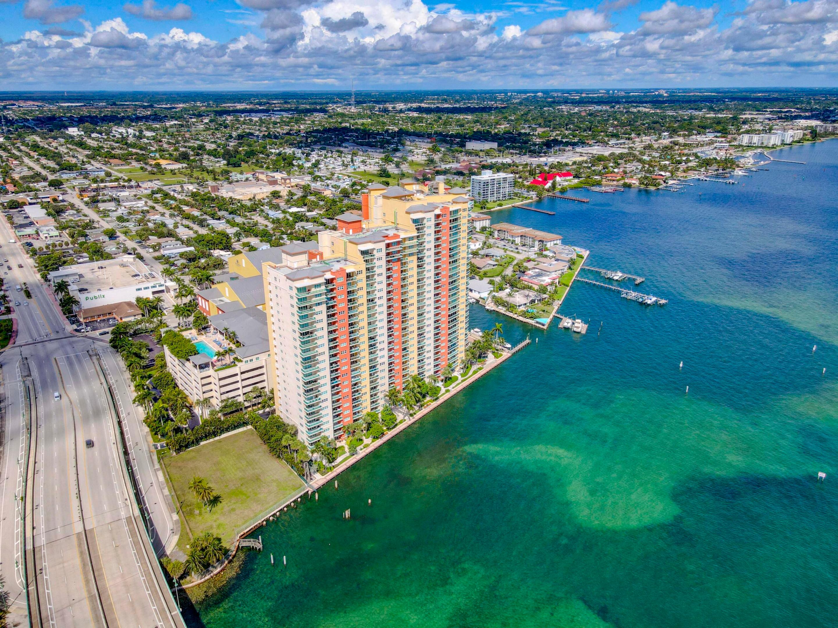 2640 Lake Shr #2014 Riviera Beach, FL 33404