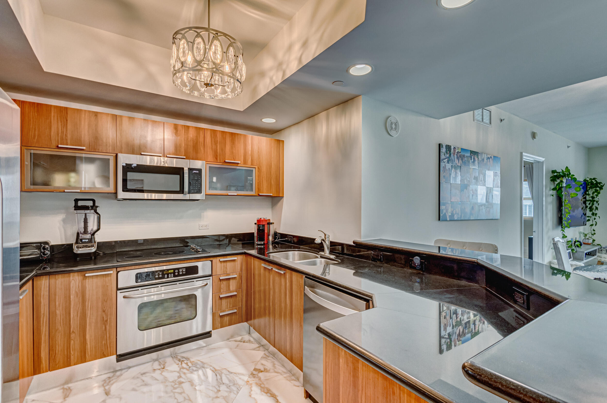 2640 Lake Shr #2014 Riviera Beach, FL 33404