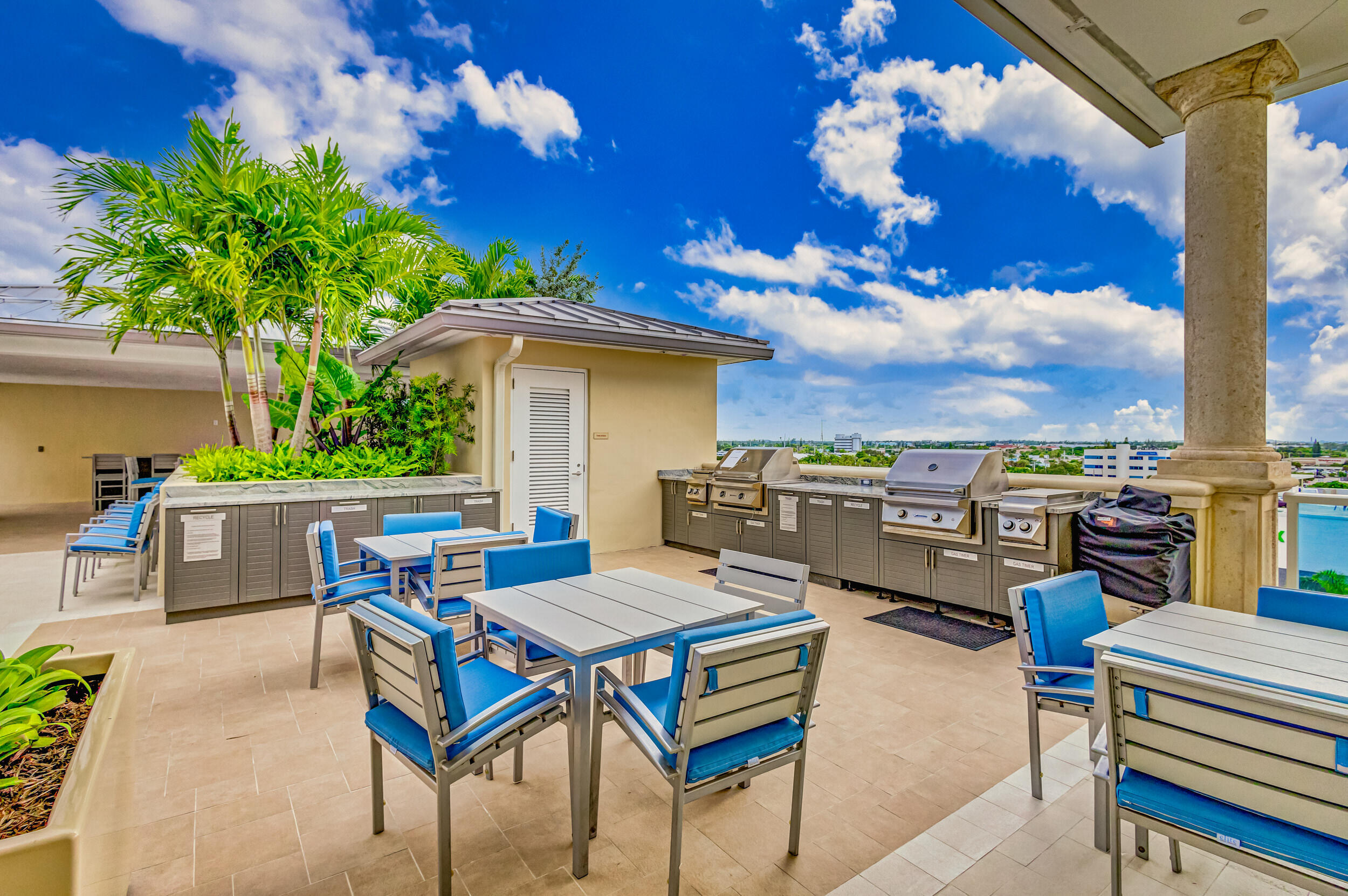 2640 Lake Shr #2014 Riviera Beach, FL 33404