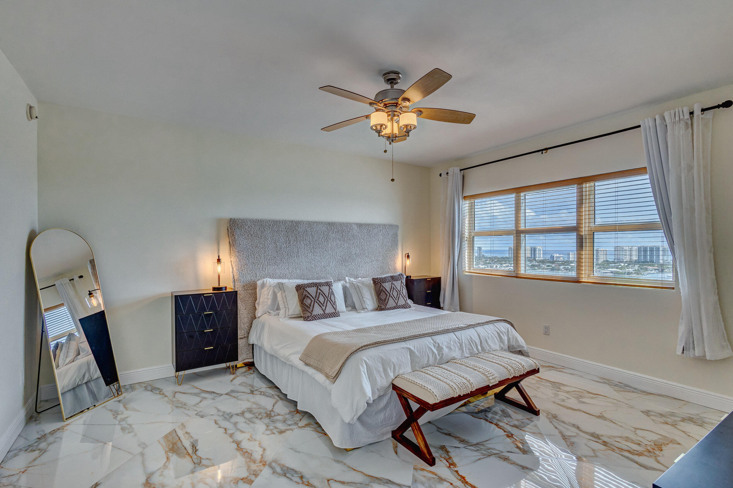 2640 Lake Shr #2014 Riviera Beach, FL 33404