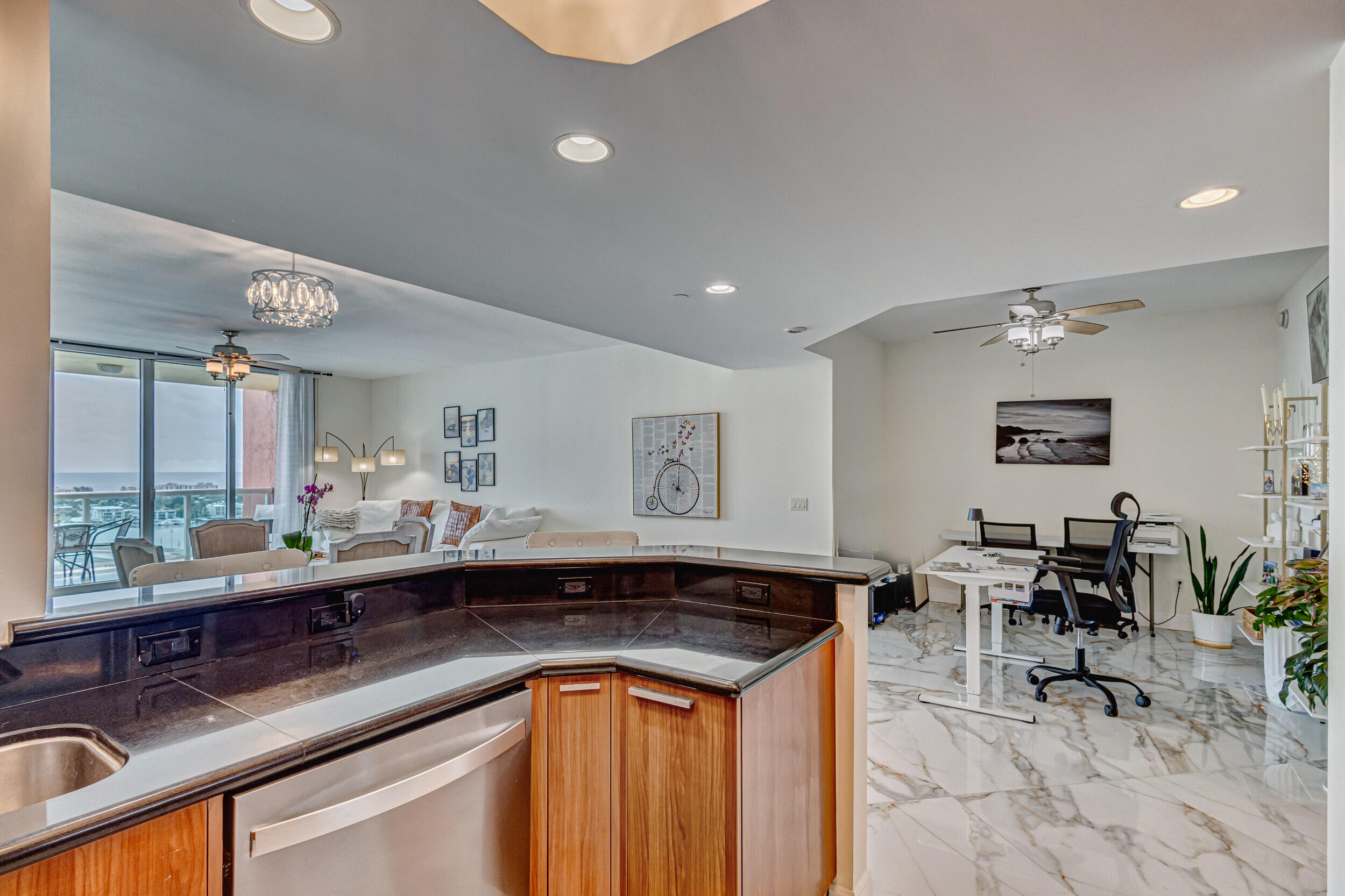 2640 Lake Shr #2014 Riviera Beach, FL 33404