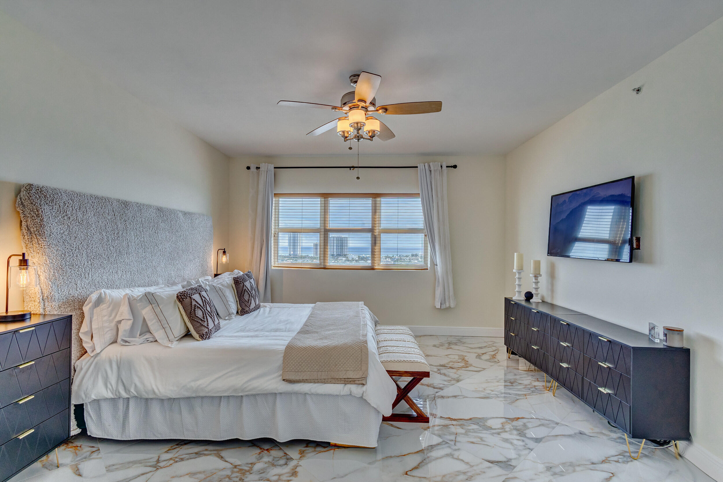 2640 Lake Shr #2014 Riviera Beach, FL 33404