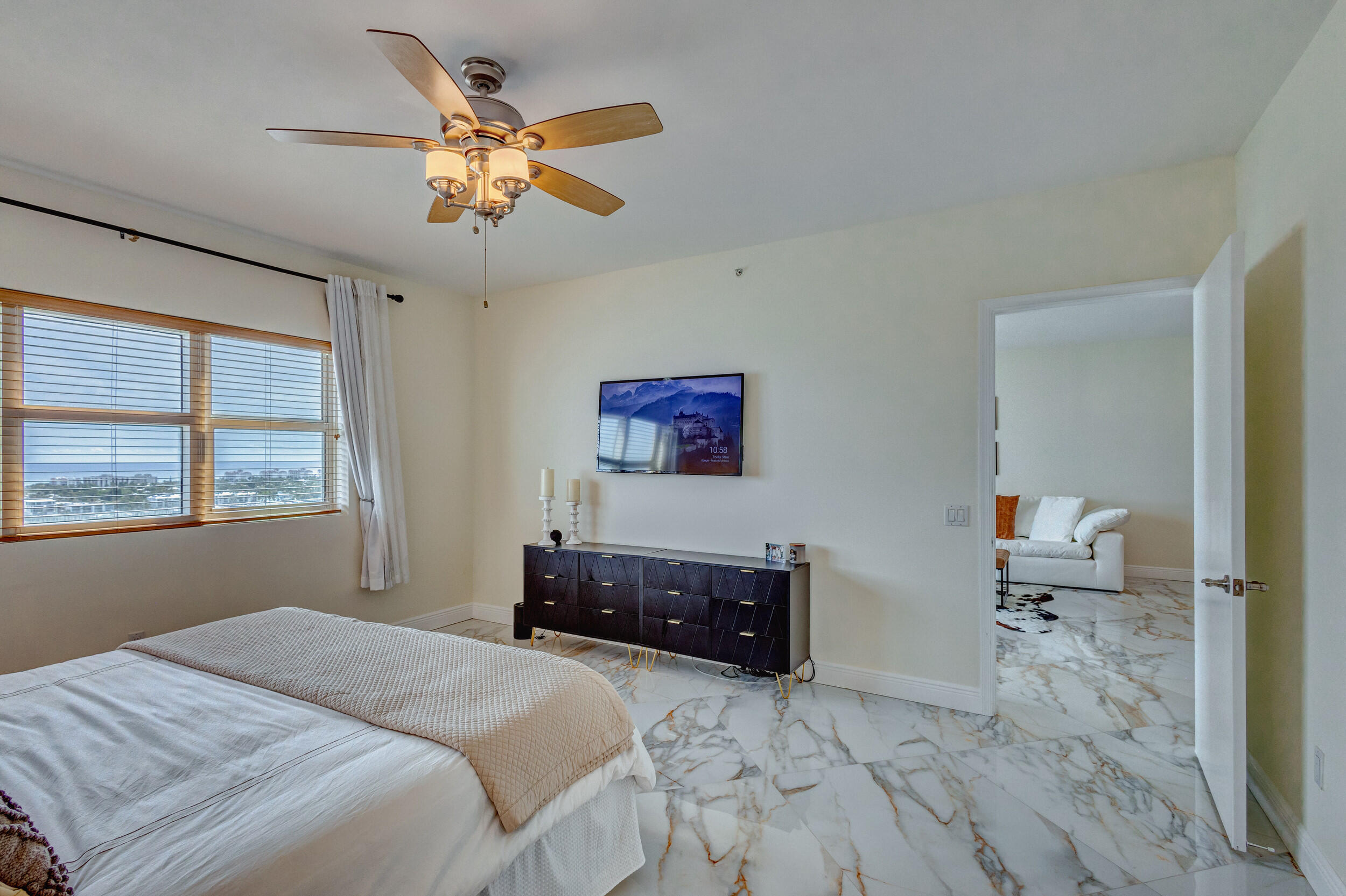2640 Lake Shr #2014 Riviera Beach, FL 33404