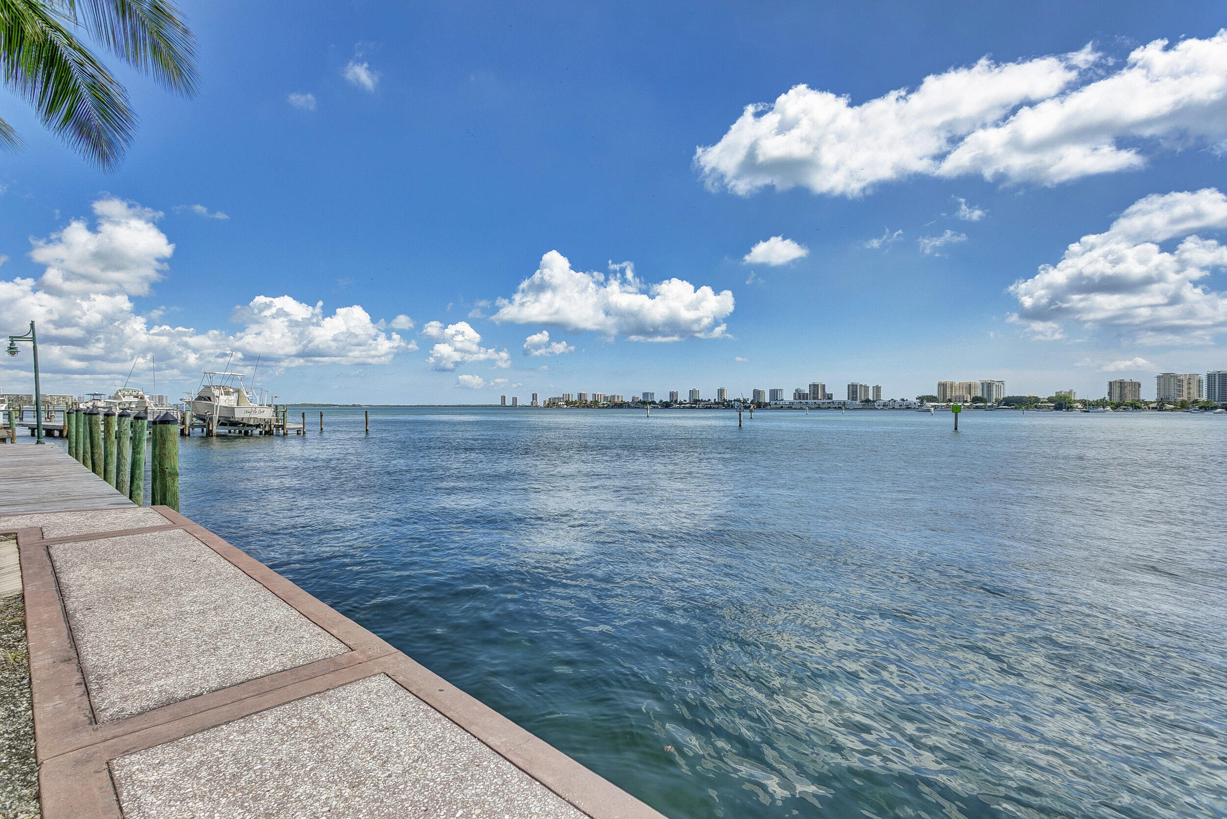 2640 Lake Shr #2014 Riviera Beach, FL 33404