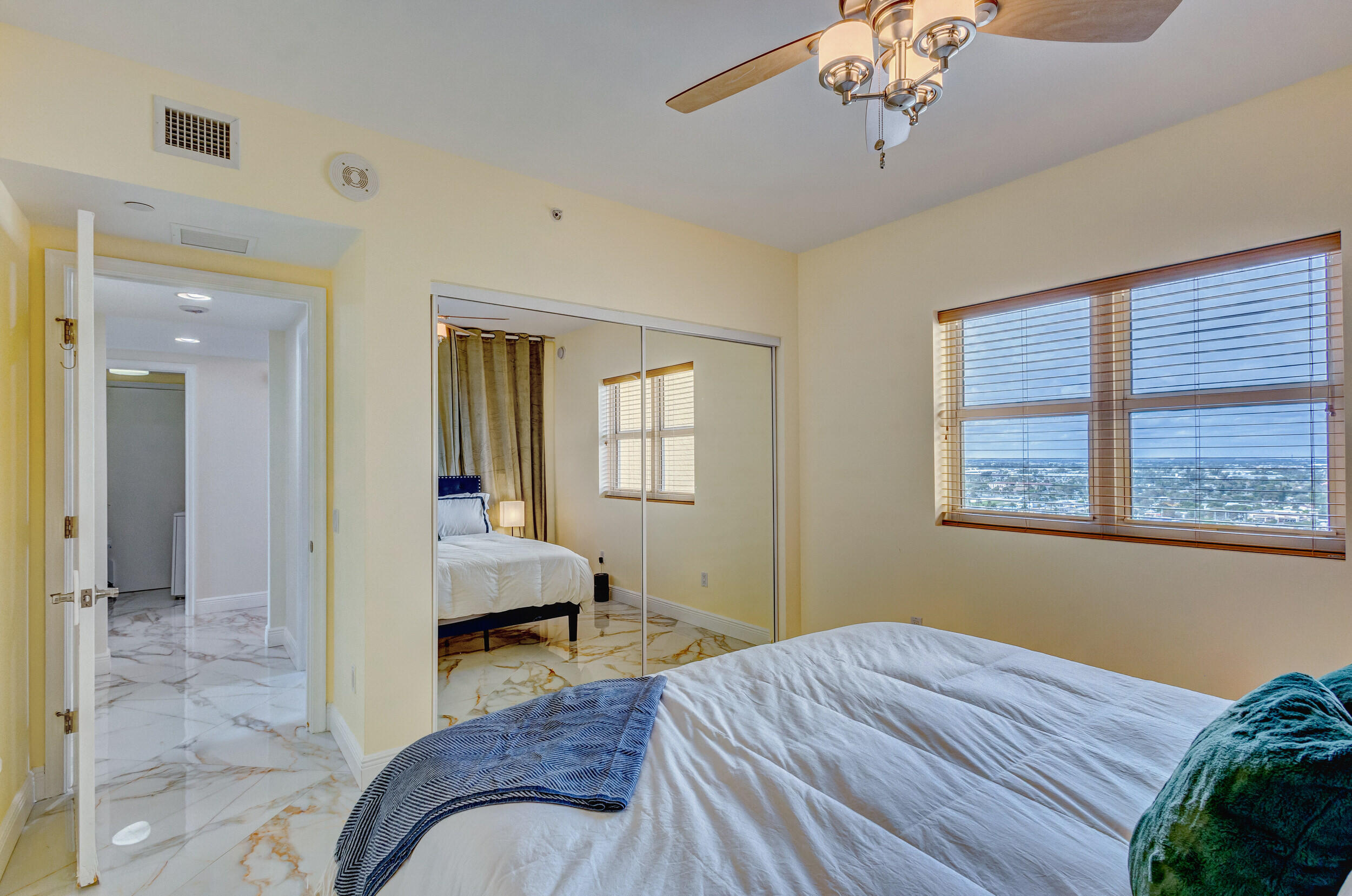 2640 Lake Shr #2014 Riviera Beach, FL 33404
