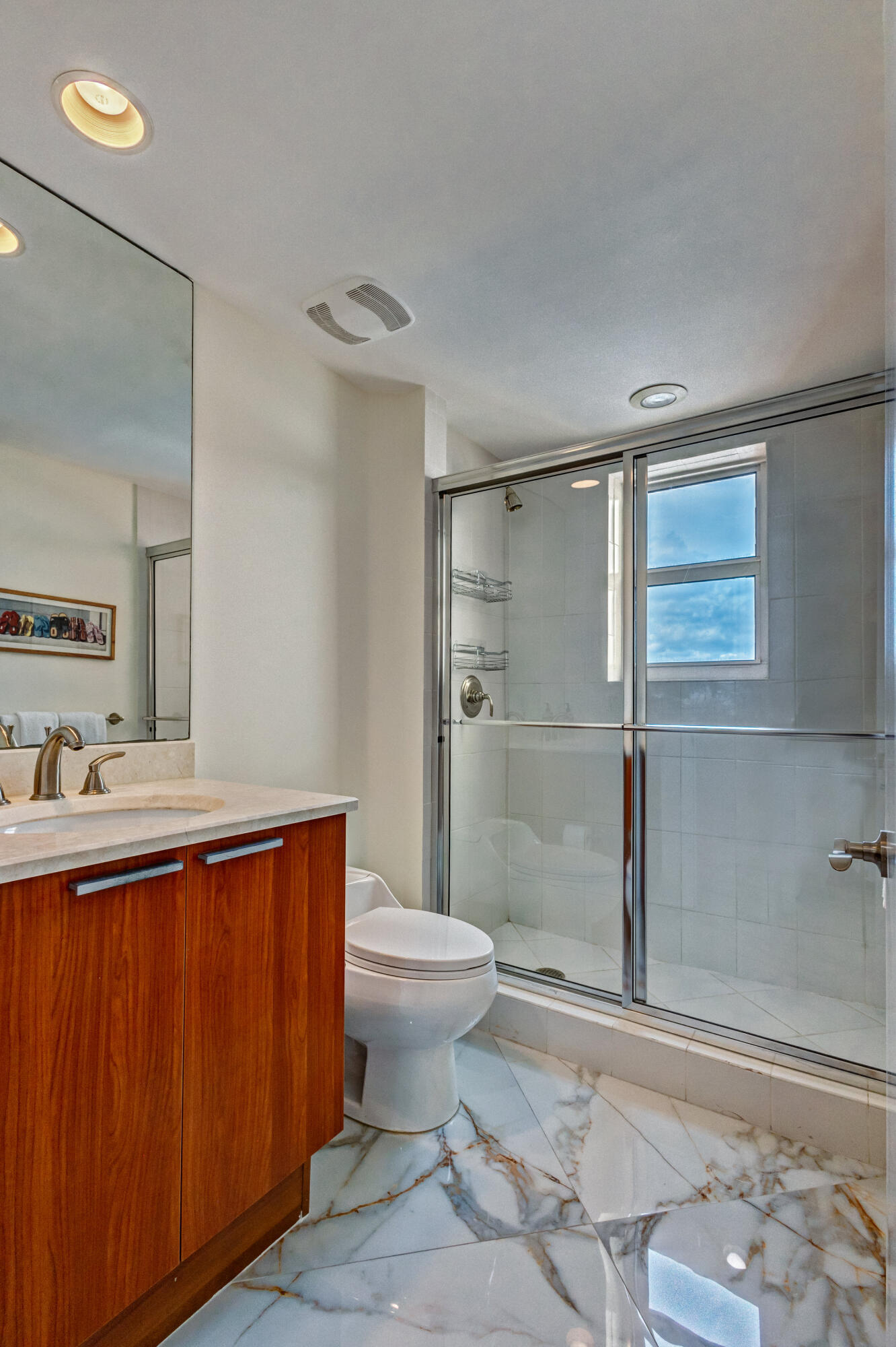2640 Lake Shr #2014 Riviera Beach, FL 33404