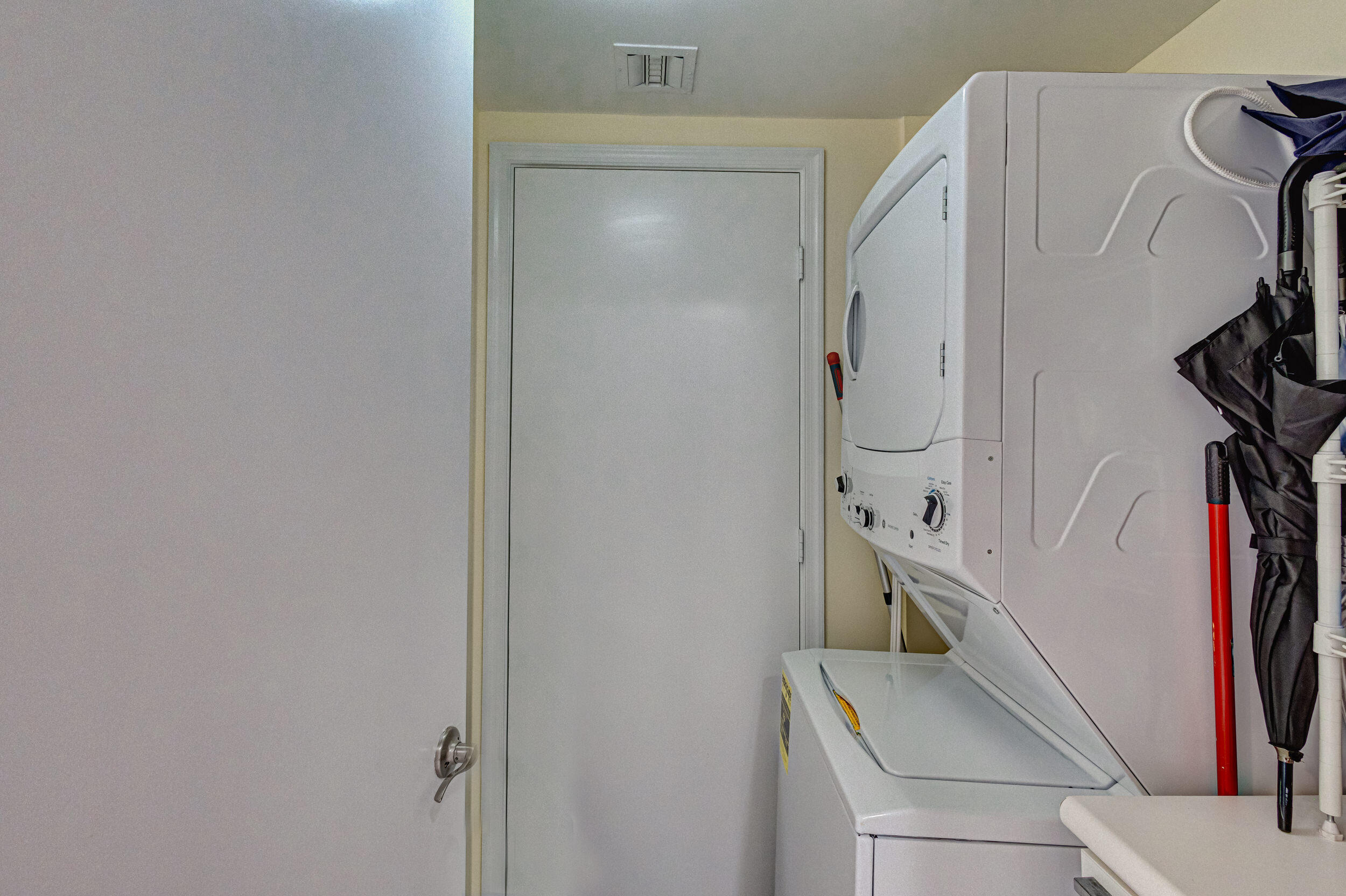 2640 Lake Shr #2014 Riviera Beach, FL 33404