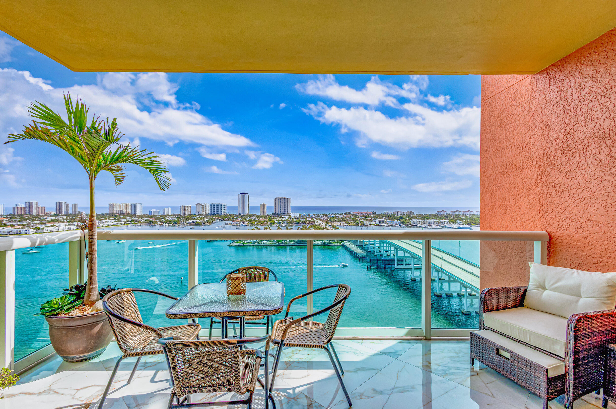 2640 Lake Shr #2014 Riviera Beach, FL 33404