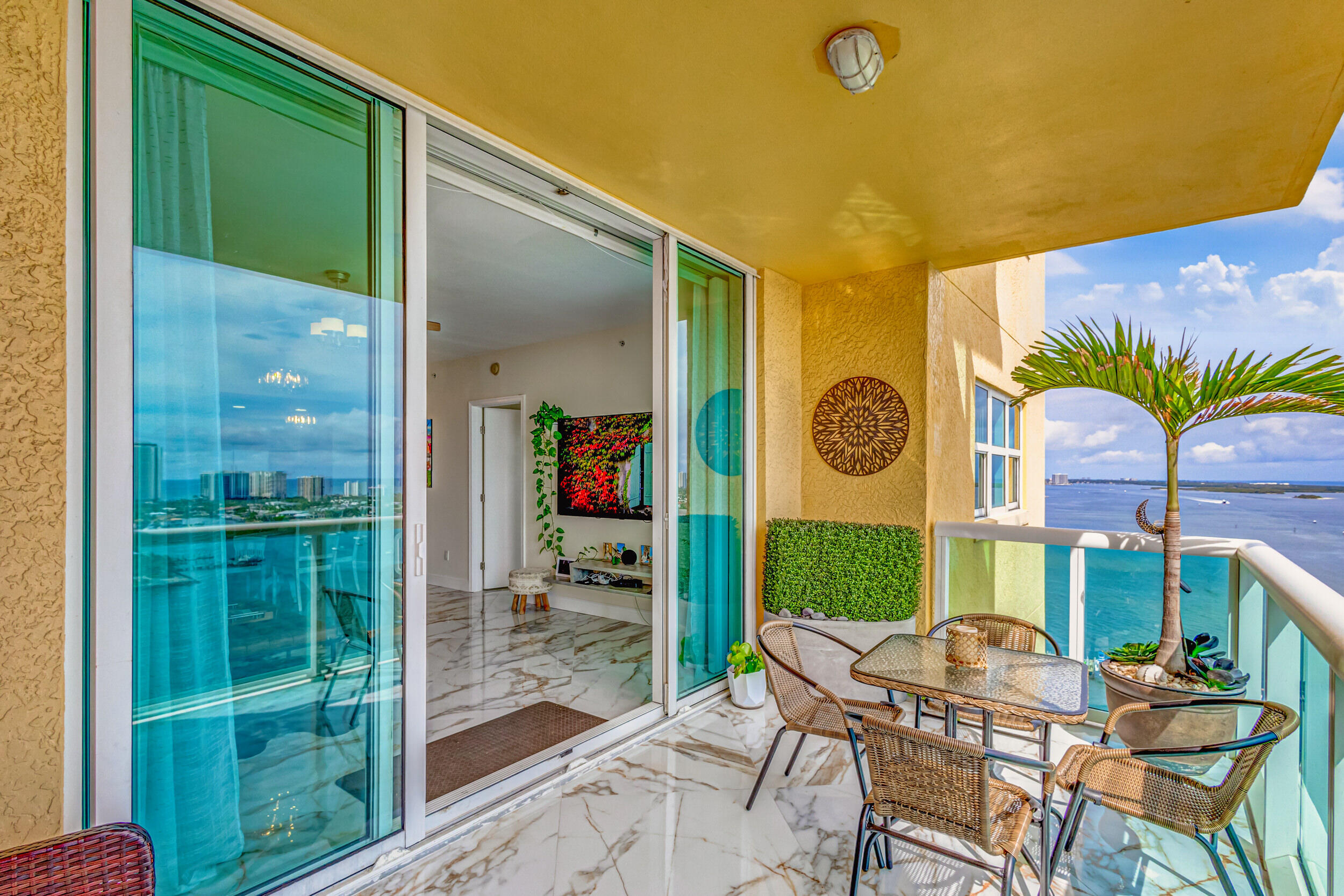 2640 Lake Shr #2014 Riviera Beach, FL 33404