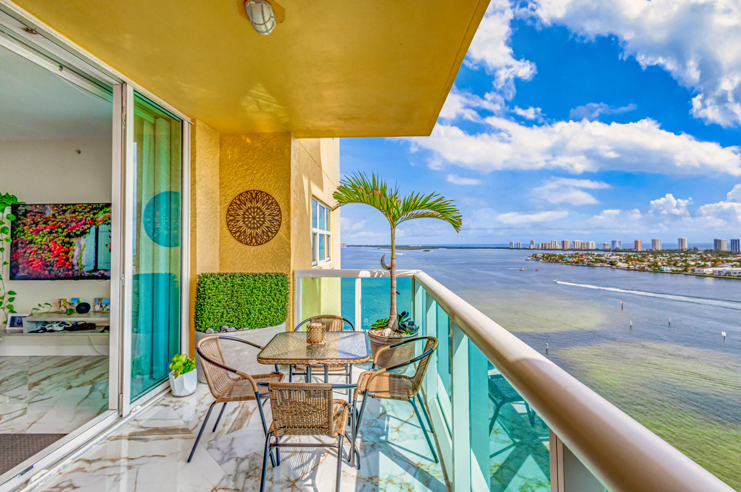2640 Lake Shr #2014 Riviera Beach, FL 33404