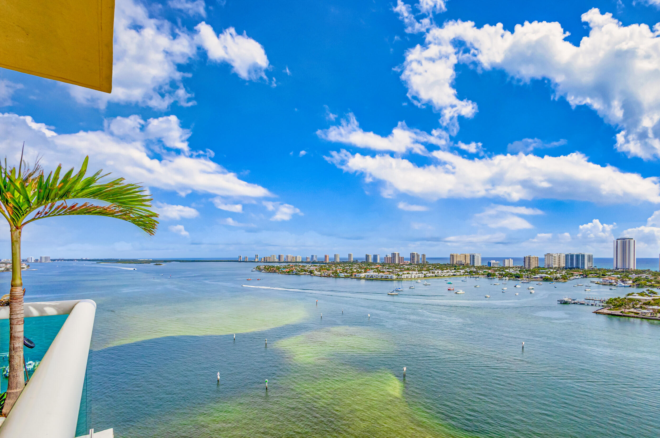 2640 Lake Shr #2014 Riviera Beach, FL 33404
