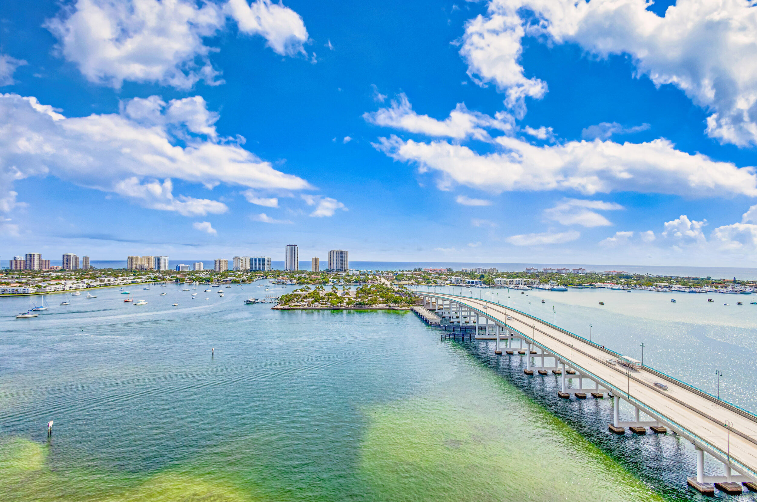2640 Lake Shr #2014 Riviera Beach, FL 33404