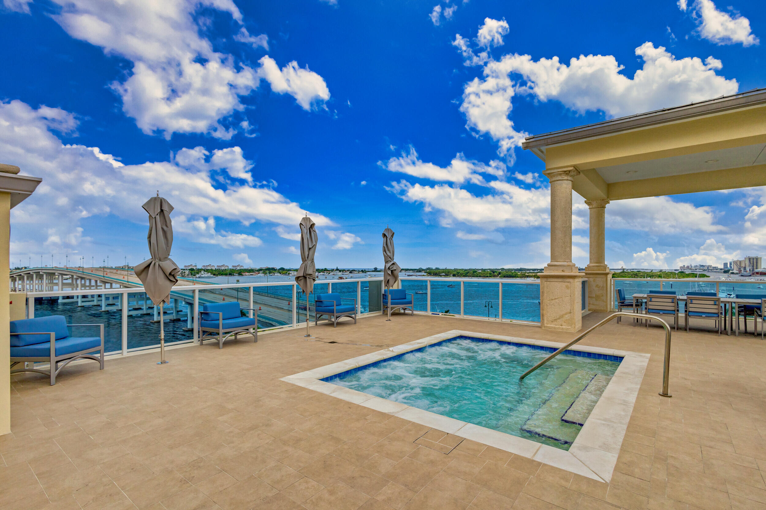 2640 Lake Shr #2014 Riviera Beach, FL 33404