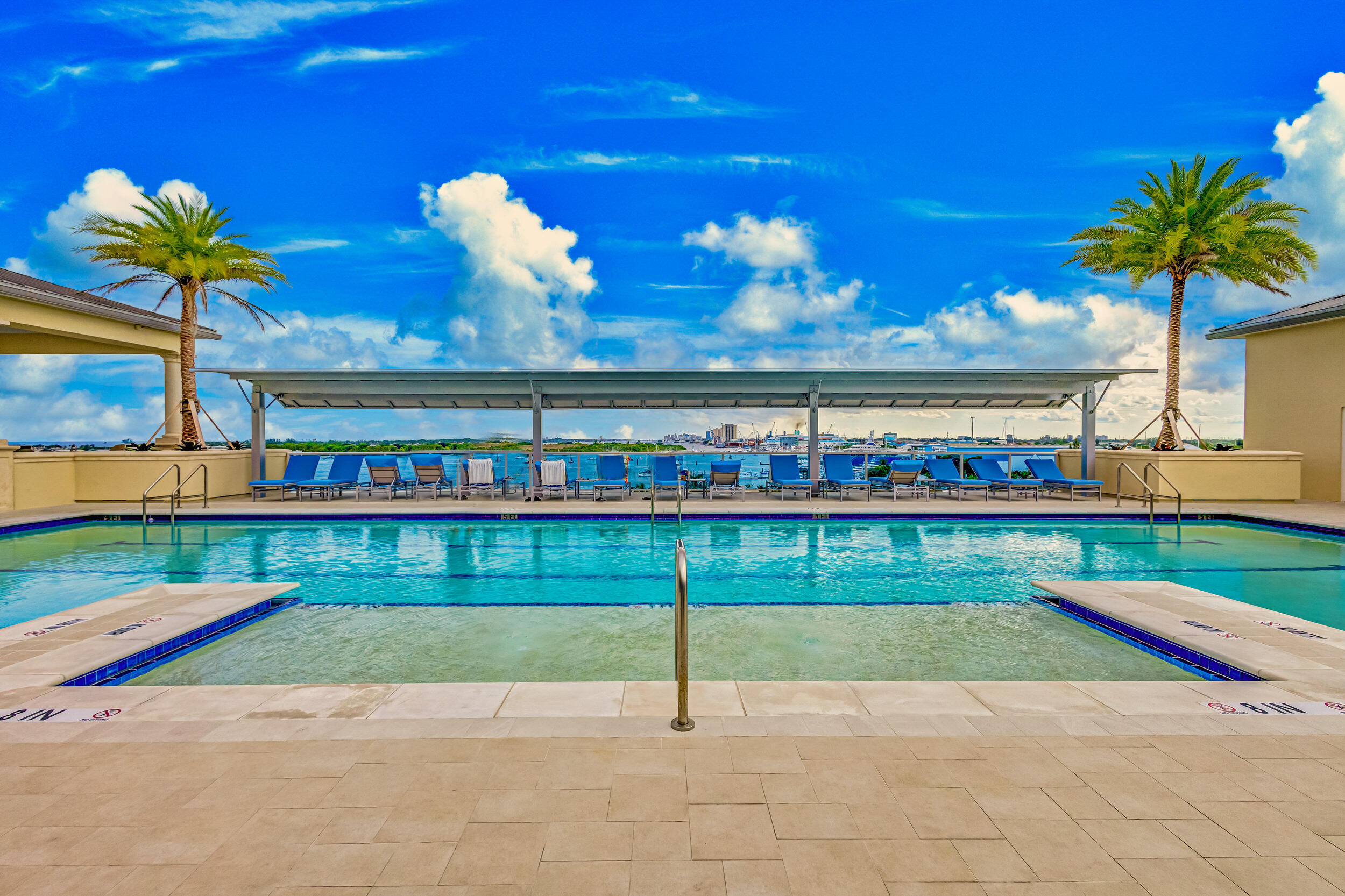 2640 Lake Shr #2014 Riviera Beach, FL 33404