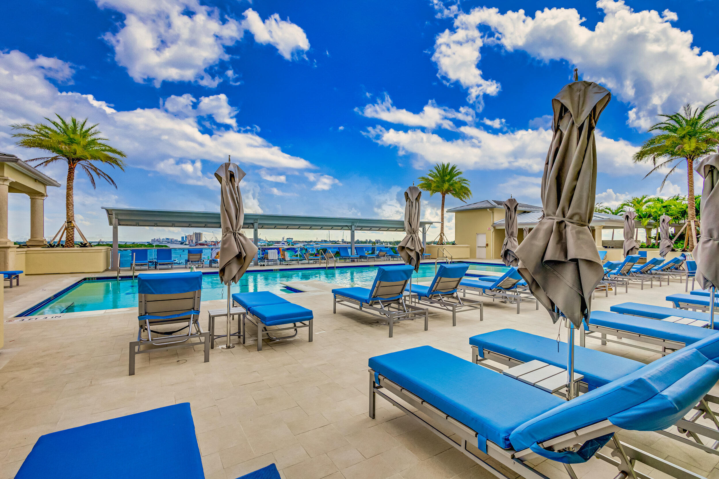 2640 Lake Shr #2014 Riviera Beach, FL 33404