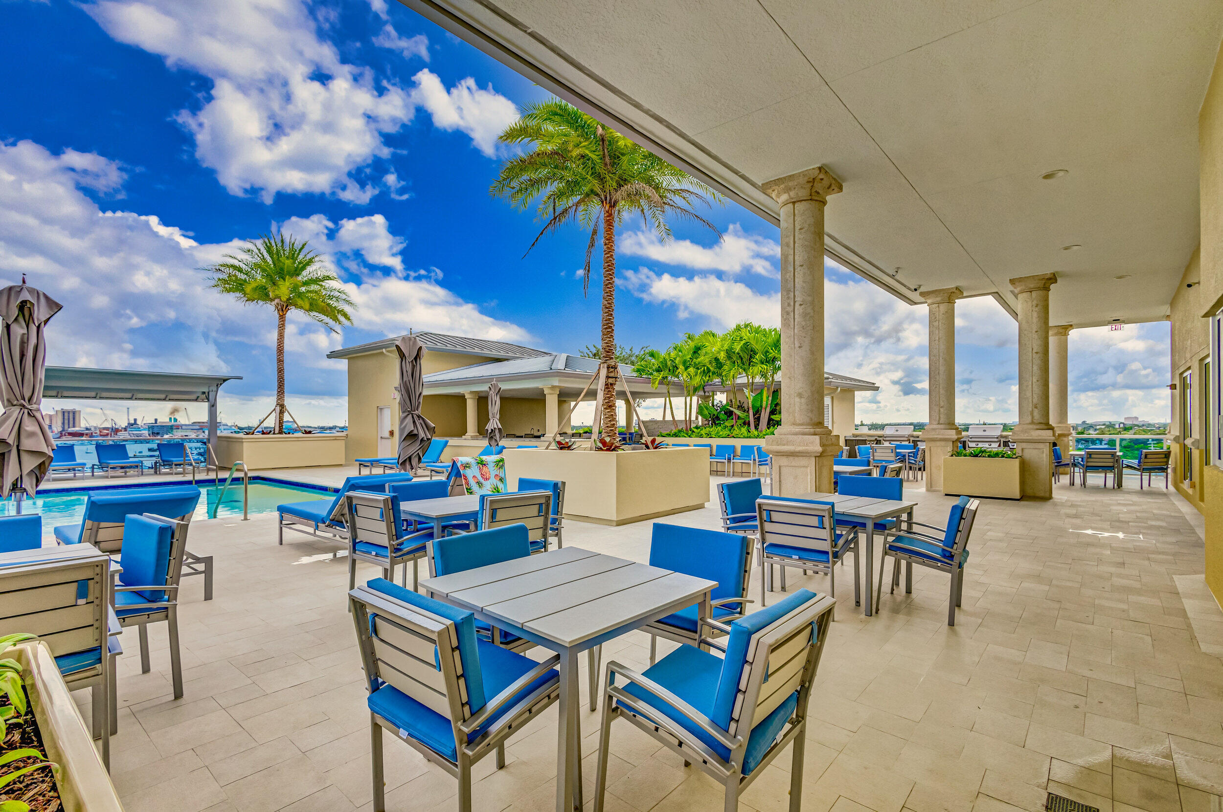 2640 Lake Shr #2014 Riviera Beach, FL 33404
