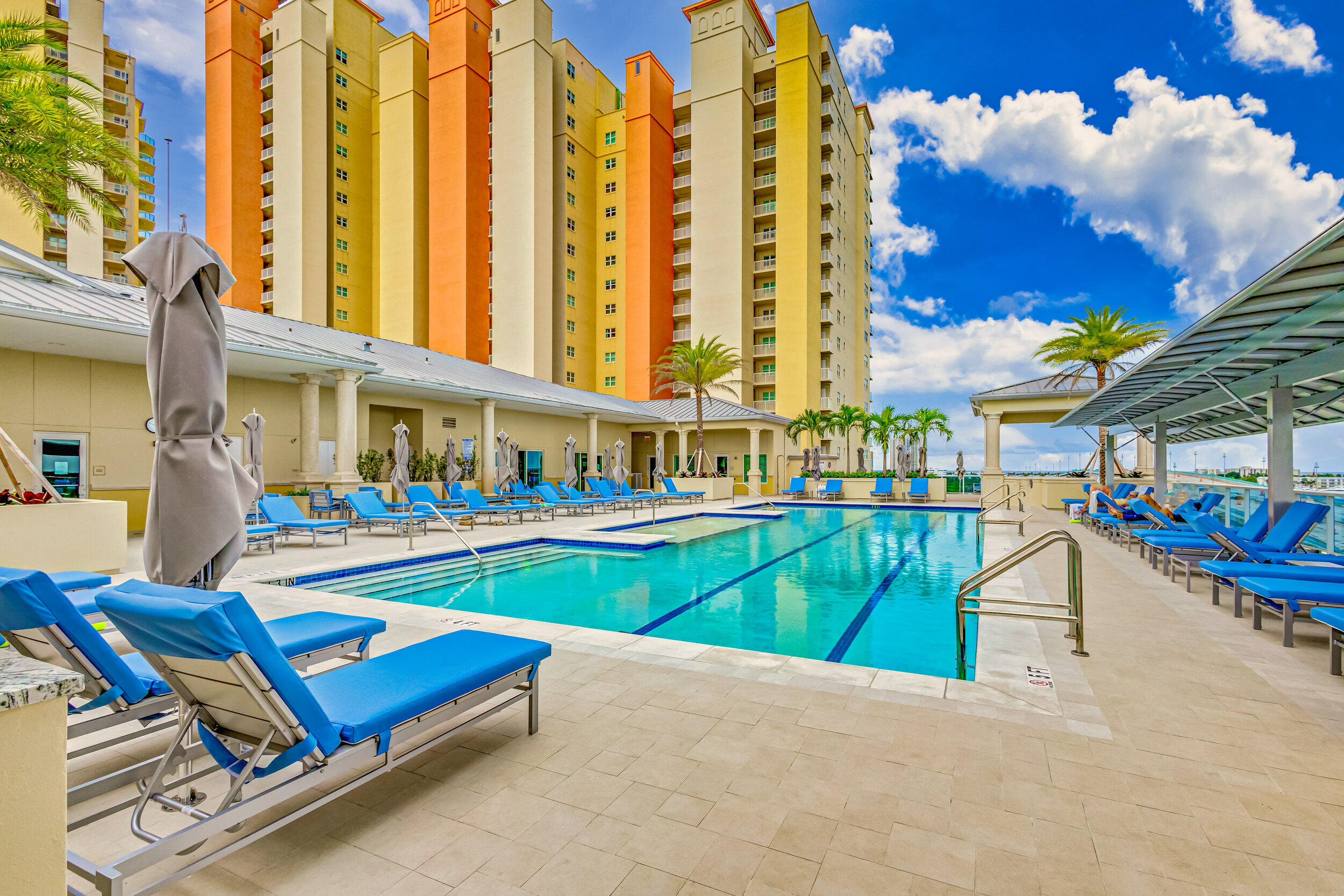 2640 Lake Shr #2014 Riviera Beach, FL 33404