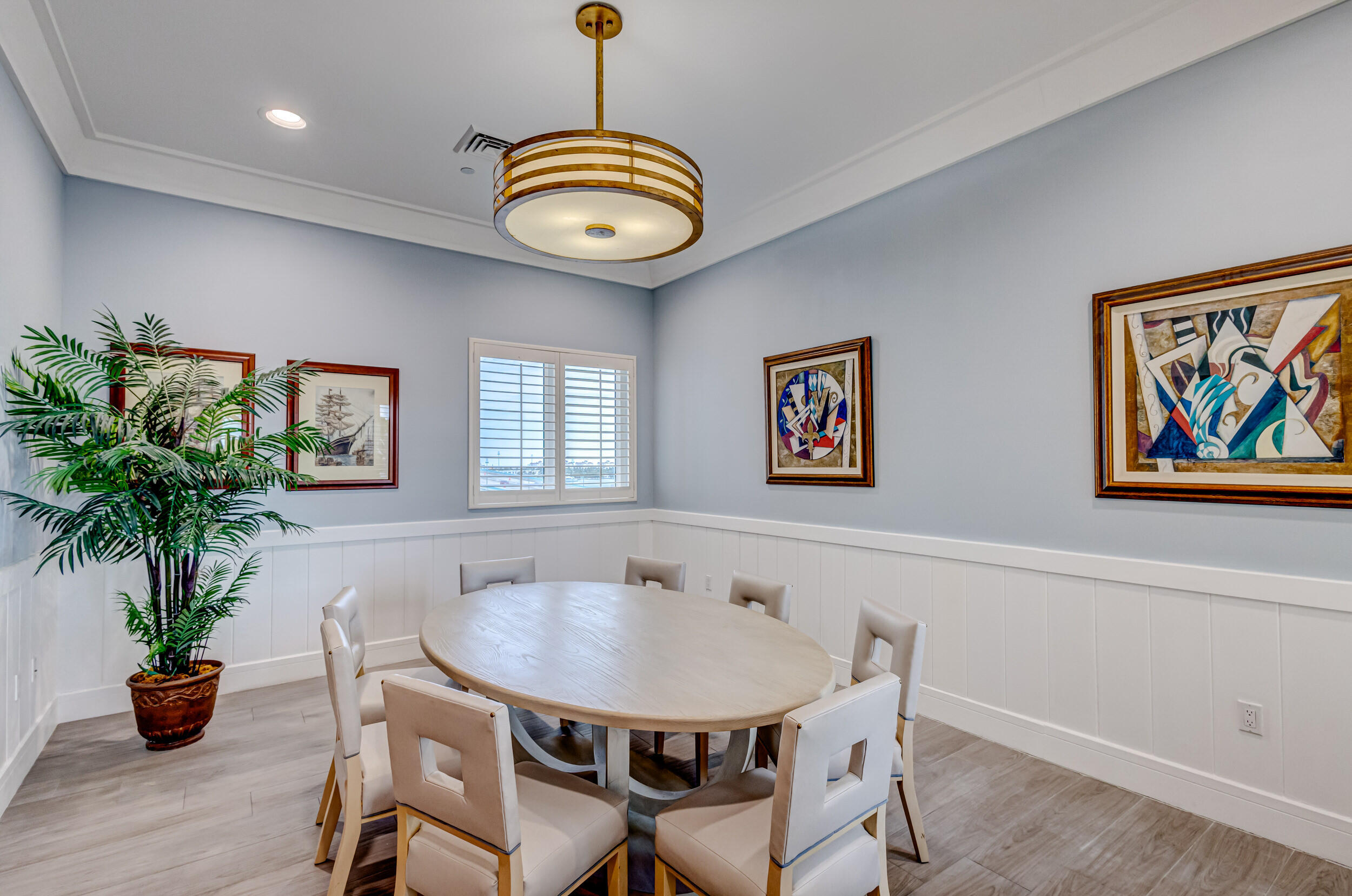 2640 Lake Shr #2014 Riviera Beach, FL 33404