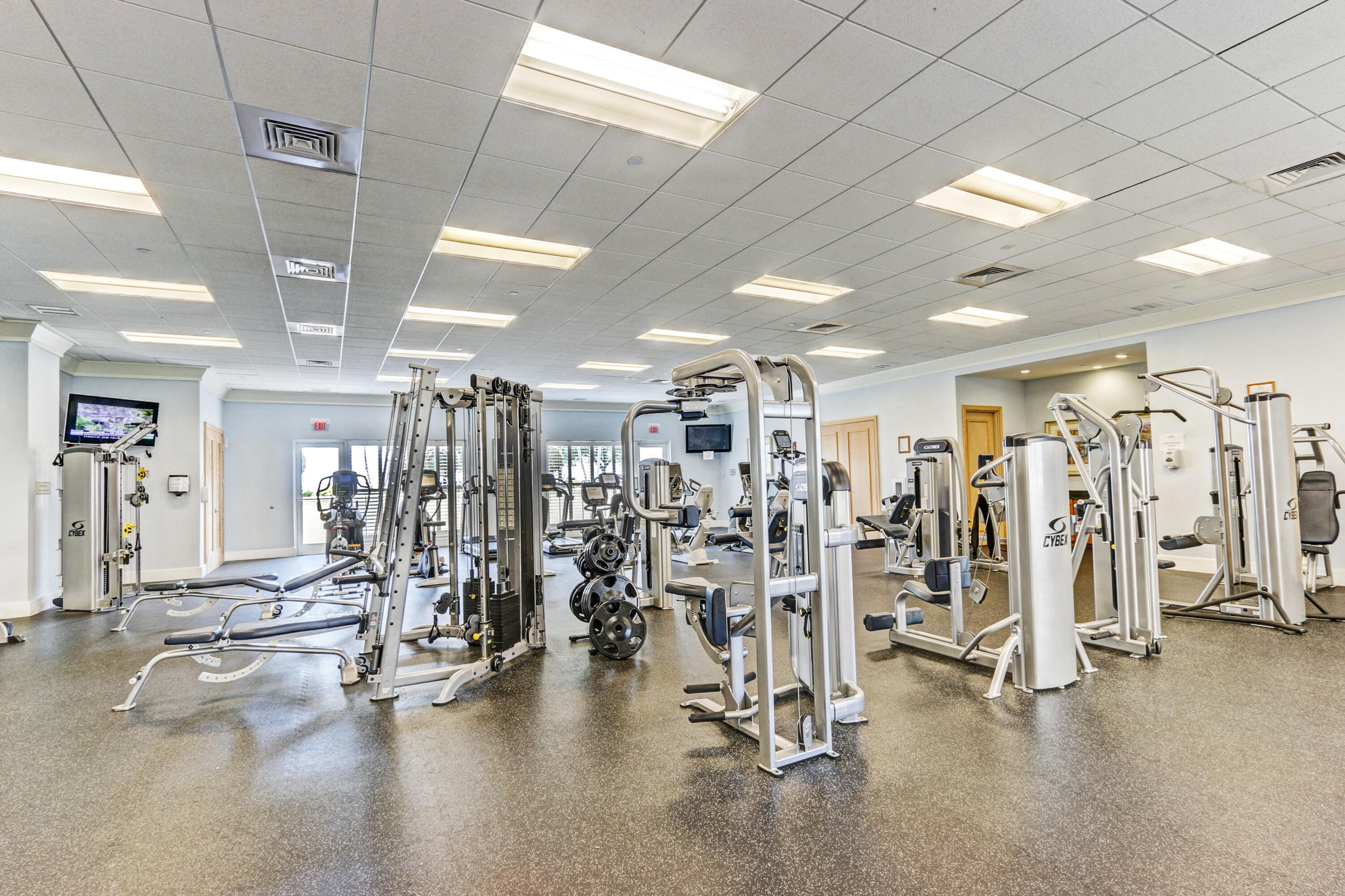 2640 Lake Shr #2014 Riviera Beach, FL 33404