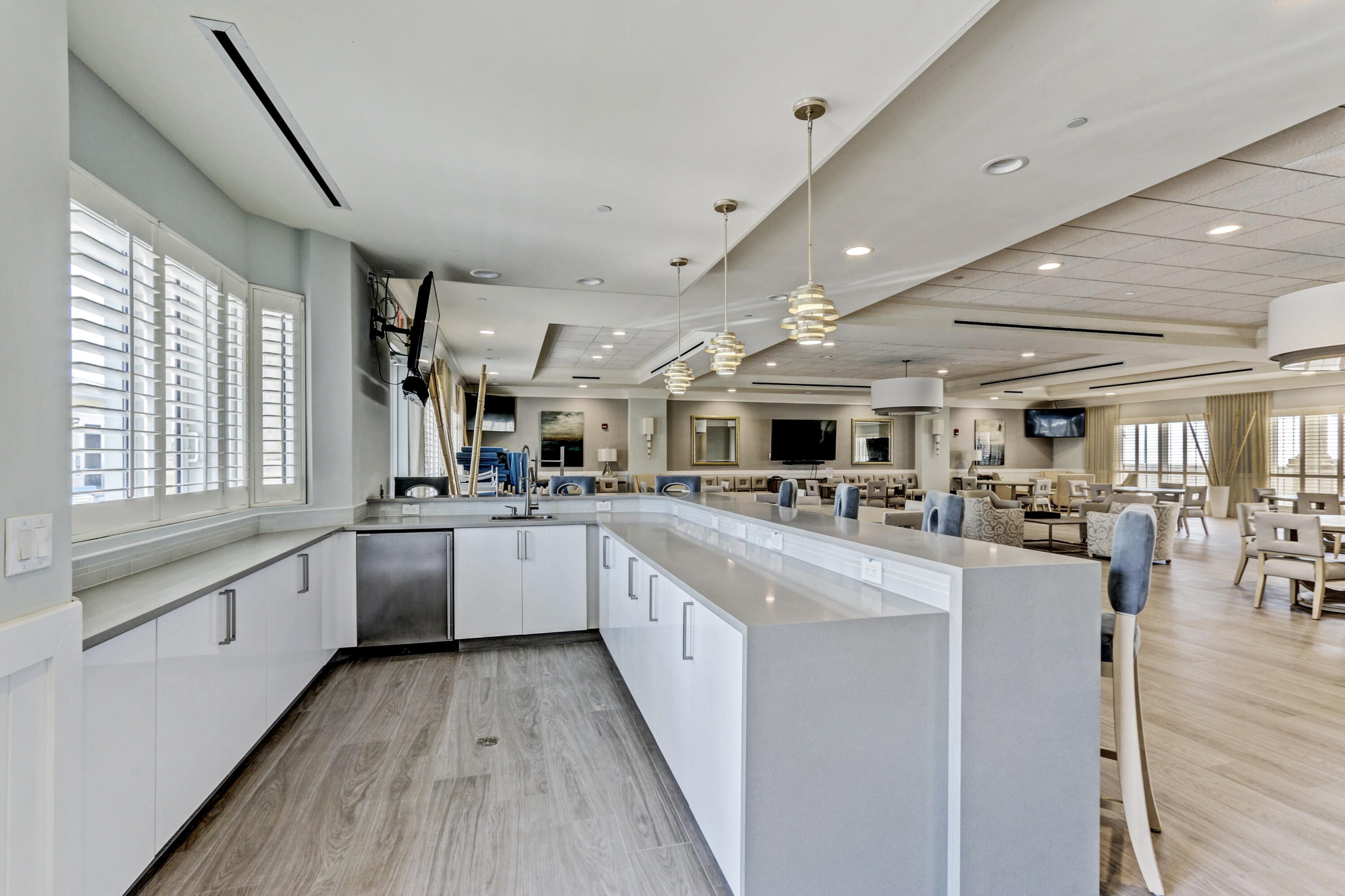 2640 Lake Shr #2014 Riviera Beach, FL 33404