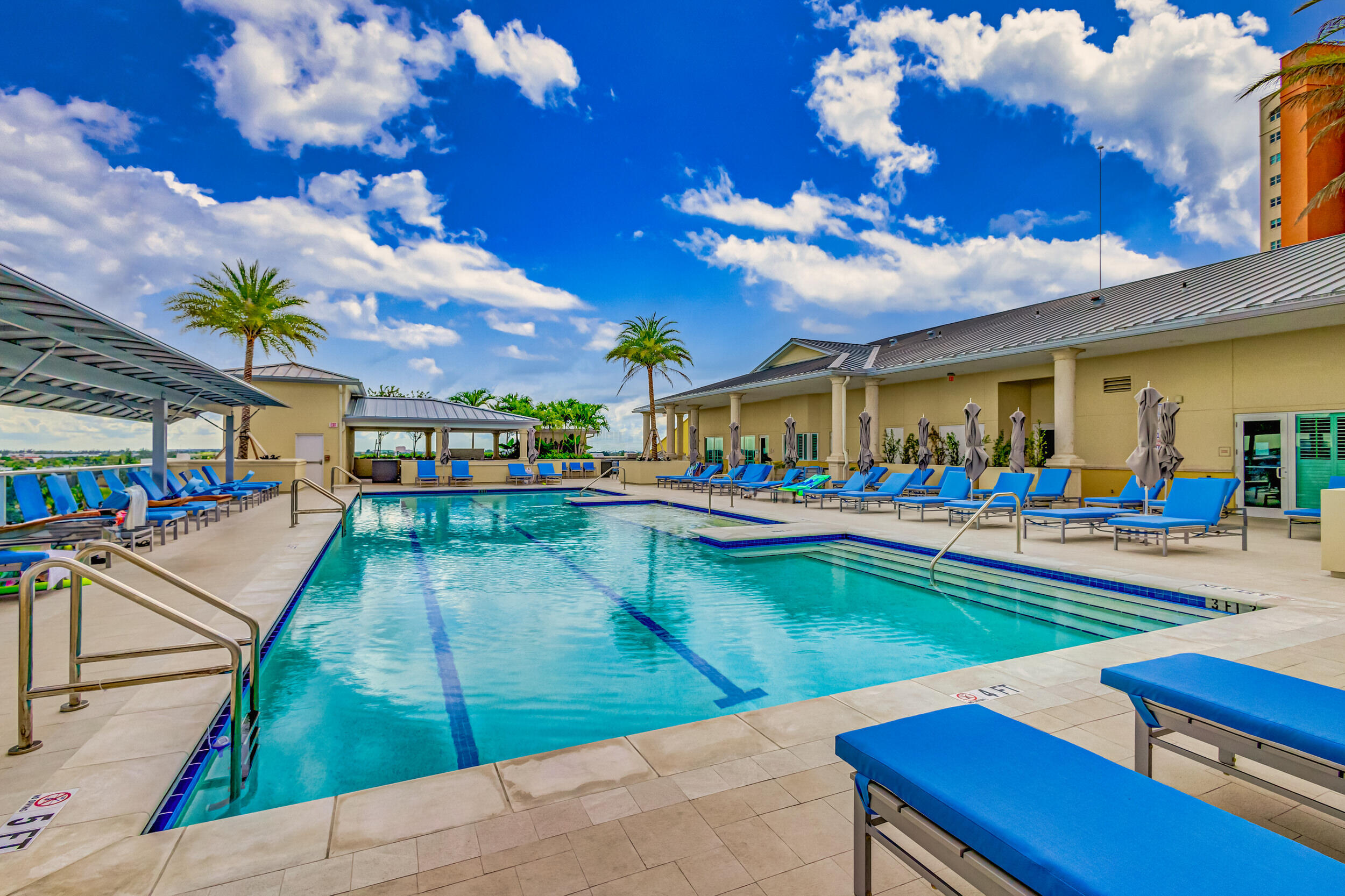2640 Lake Shr #2014 Riviera Beach, FL 33404