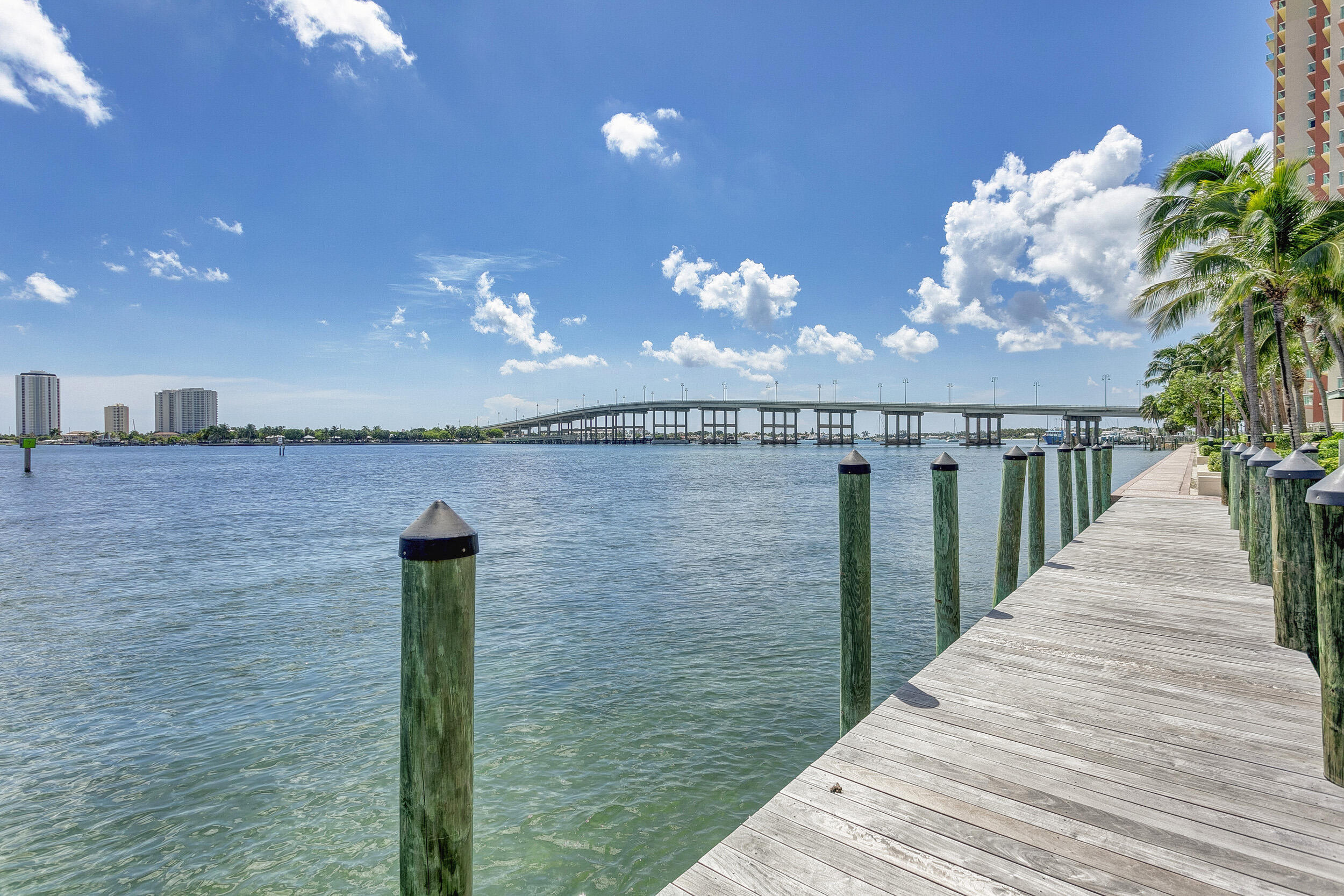 2640 Lake Shr #2014 Riviera Beach, FL 33404