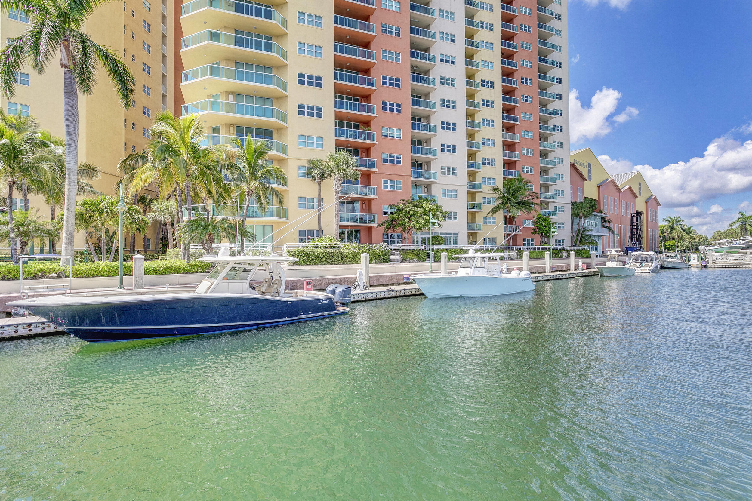 2640 Lake Shr #2014 Riviera Beach, FL 33404