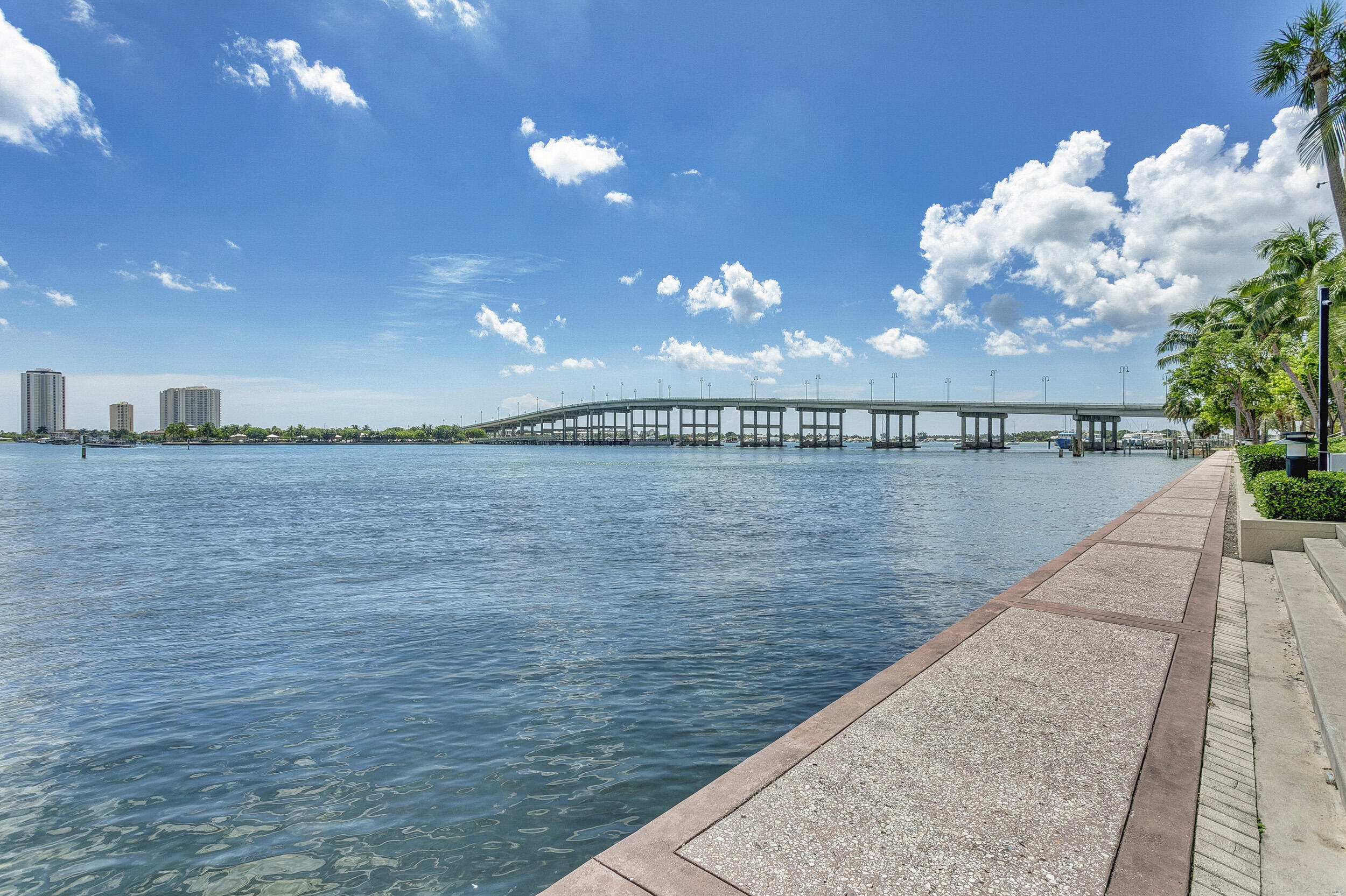 2640 Lake Shr #2014 Riviera Beach, FL 33404
