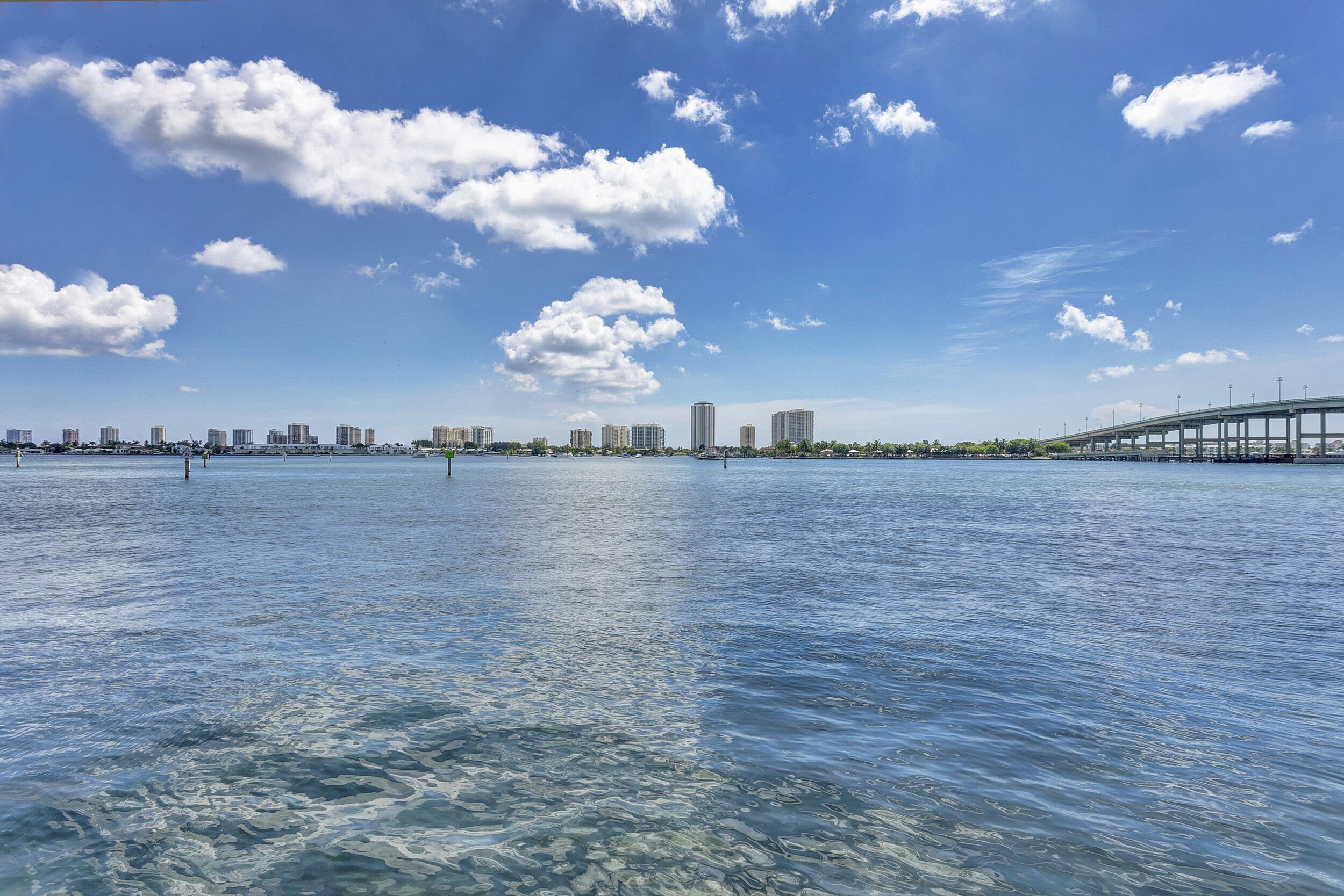 2640 Lake Shr #2014 Riviera Beach, FL 33404