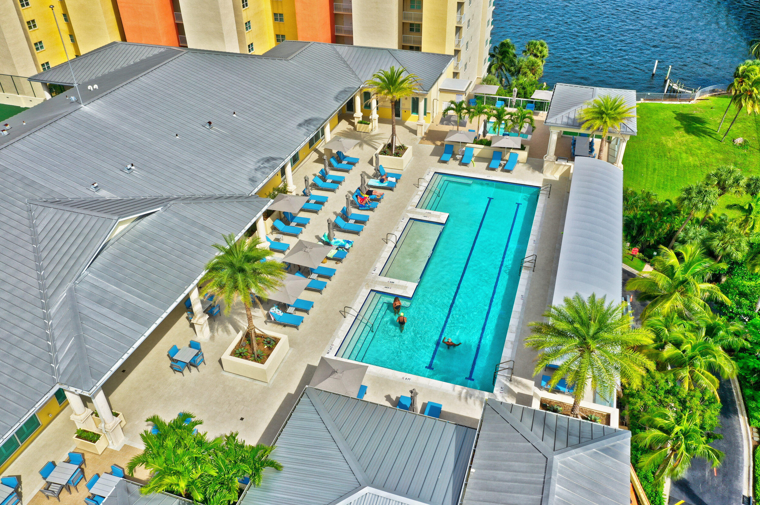 2640 Lake Shr #2014 Riviera Beach, FL 33404
