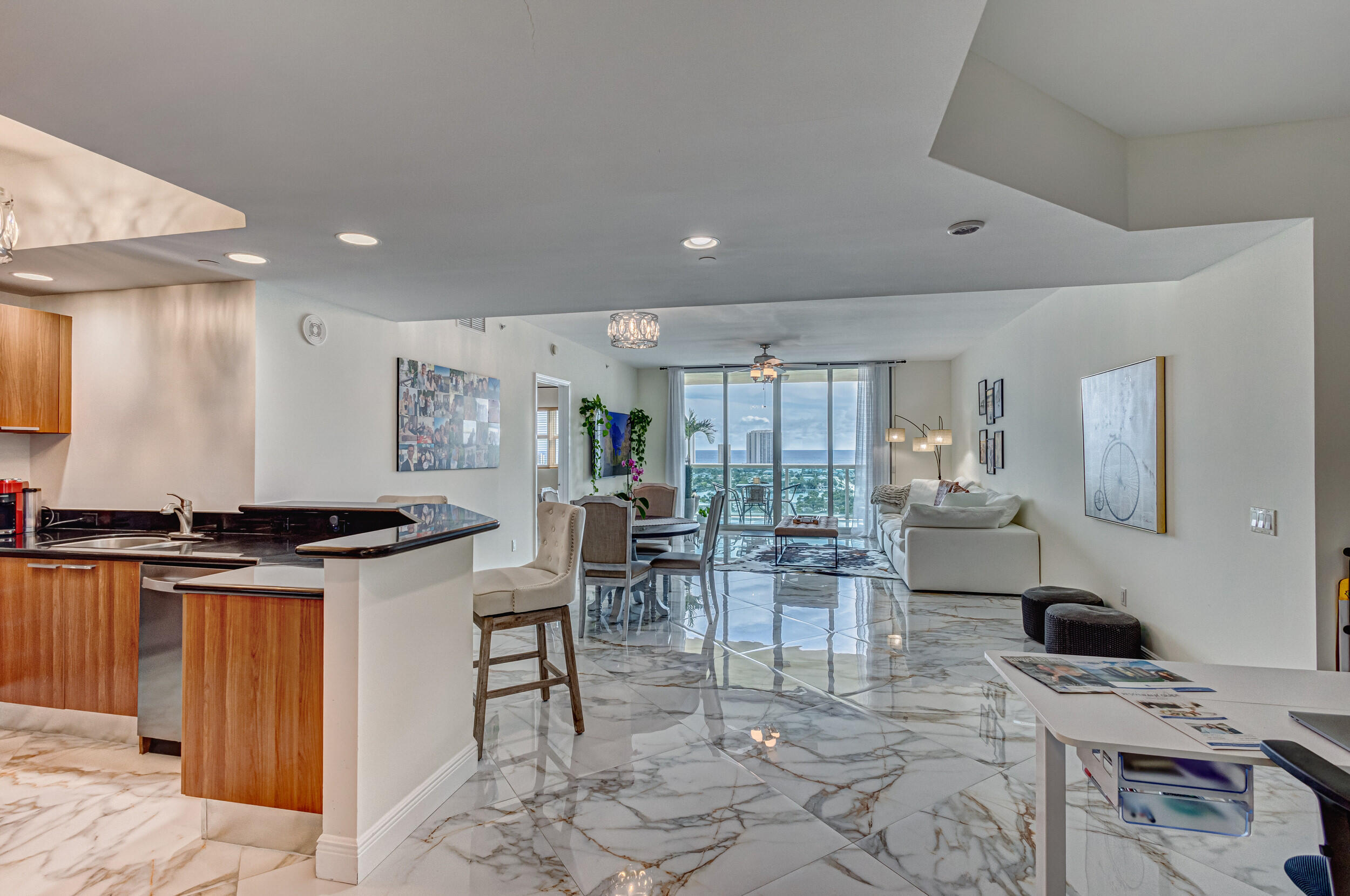 2640 Lake Shr #2014 Riviera Beach, FL 33404