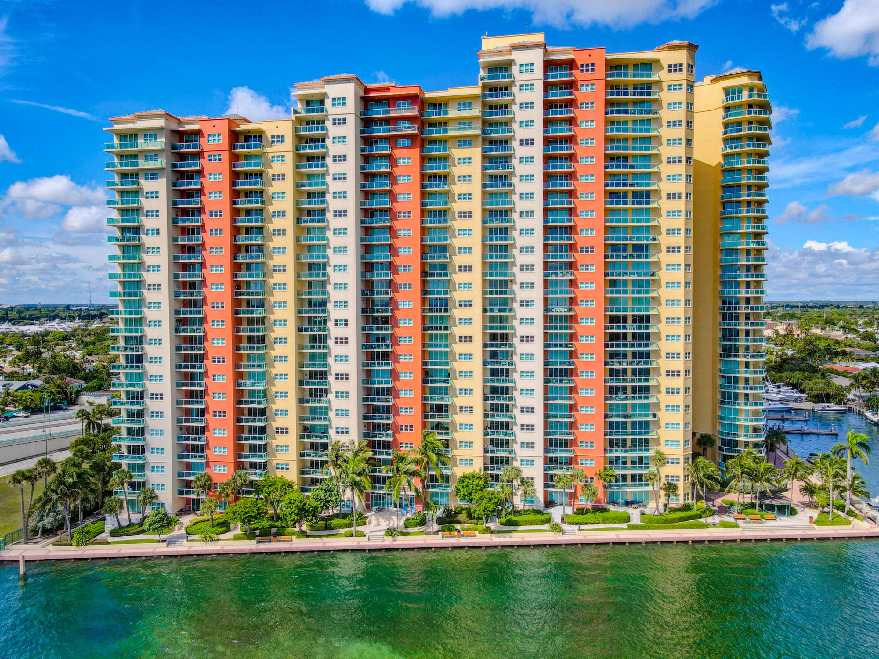 2640 Lake Shr #2014 Riviera Beach, FL 33404