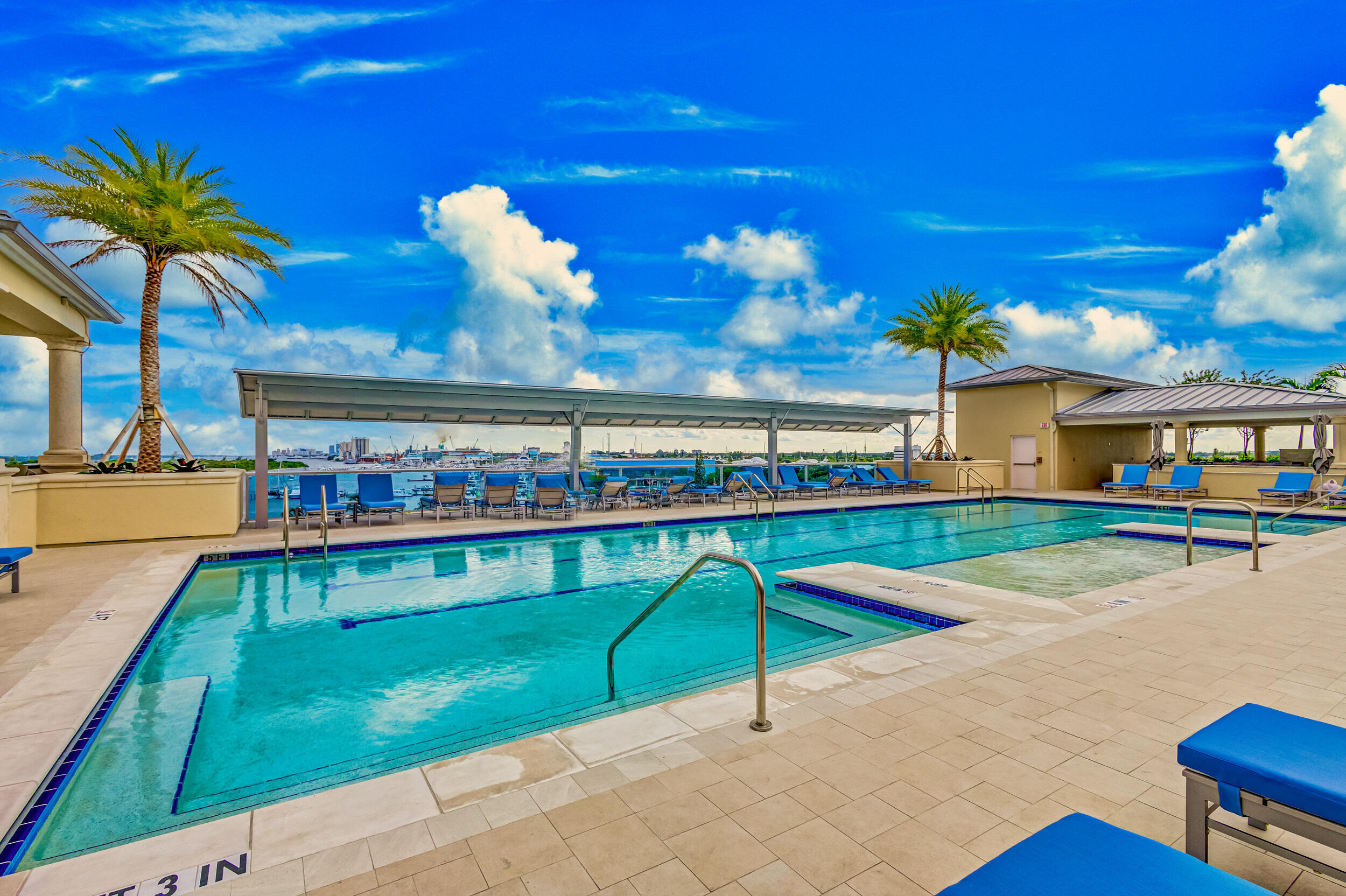 2640 Lake Shr #2014 Riviera Beach, FL 33404