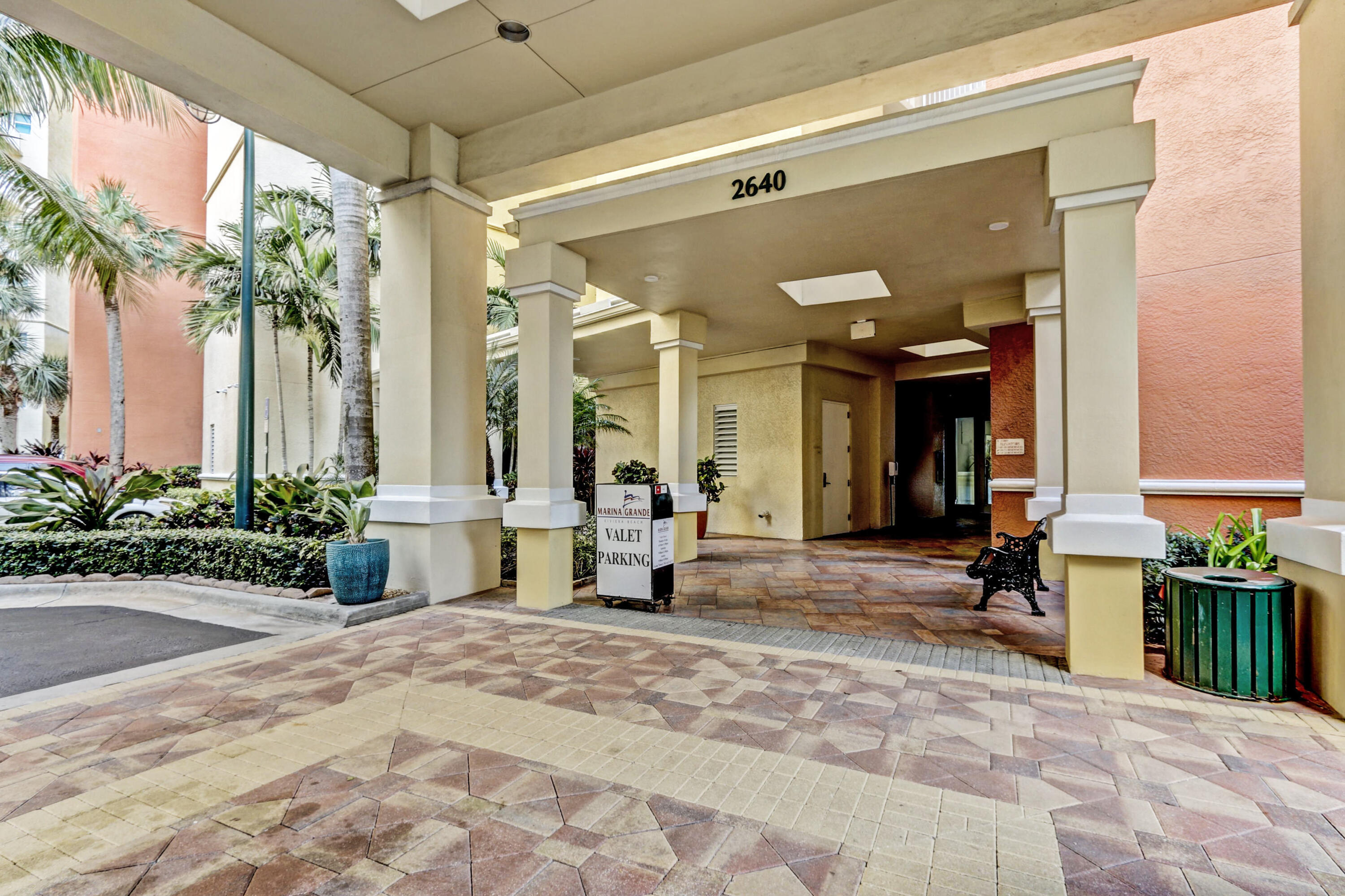 2640 Lake Shr #2014 Riviera Beach, FL 33404