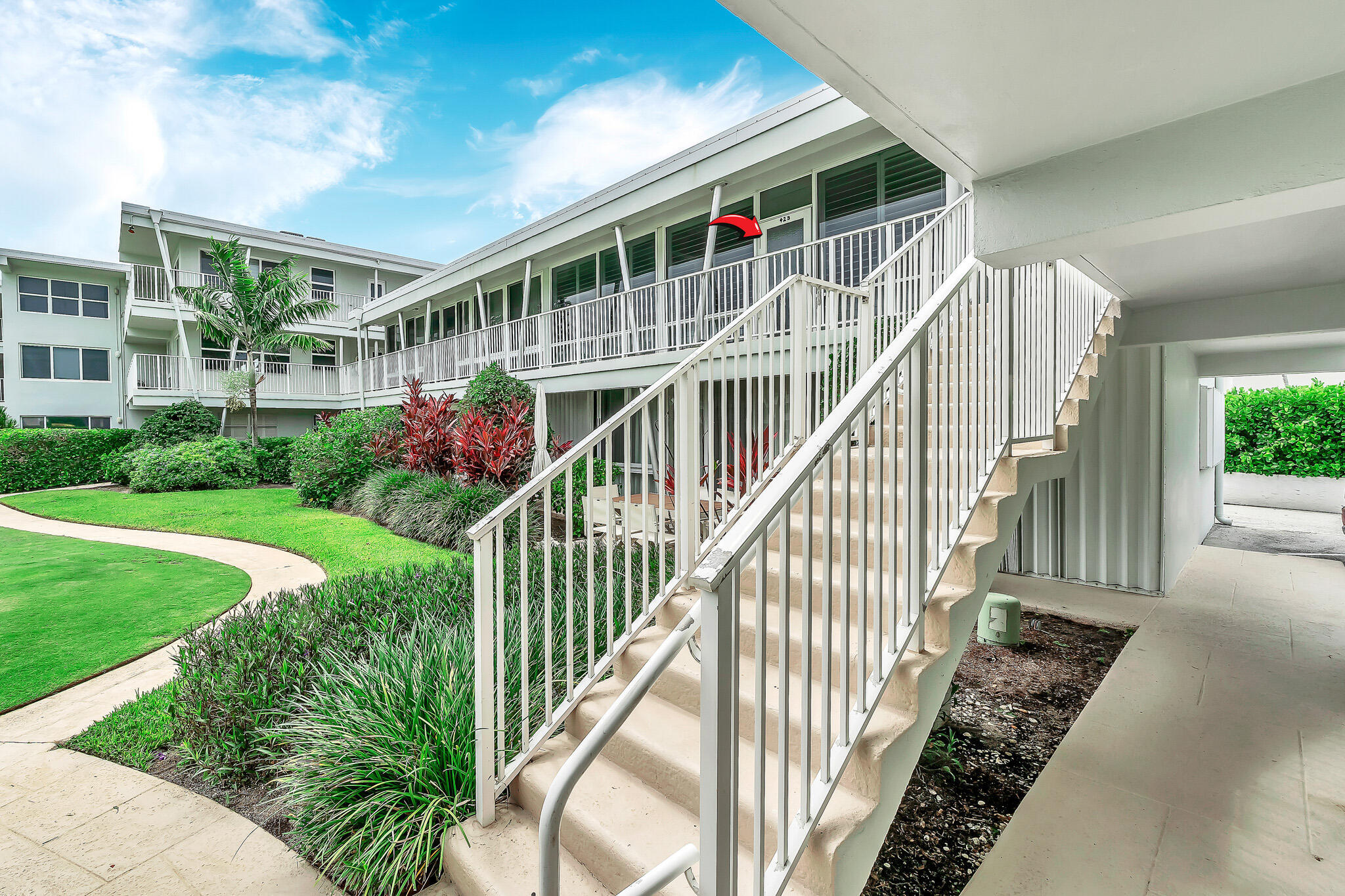 1221 Hillsboro Mile #42b