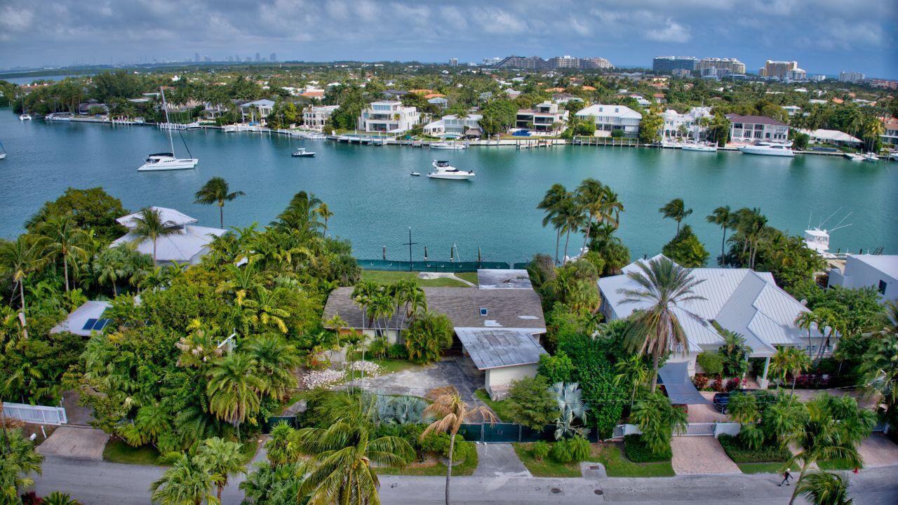 631 N Mashta Key Biscayne, FL 33149