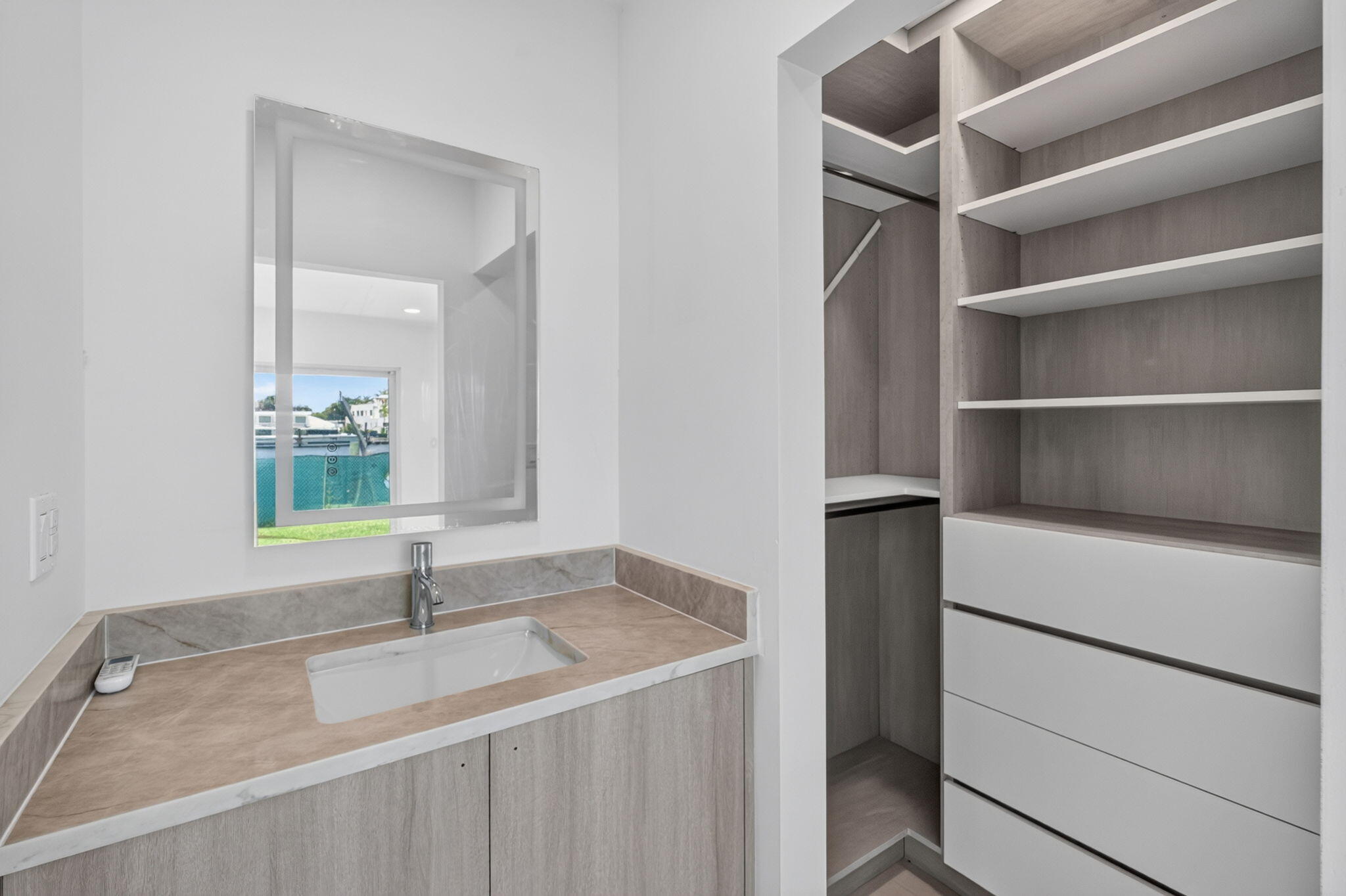 631 N Mashta Key Biscayne, FL 33149