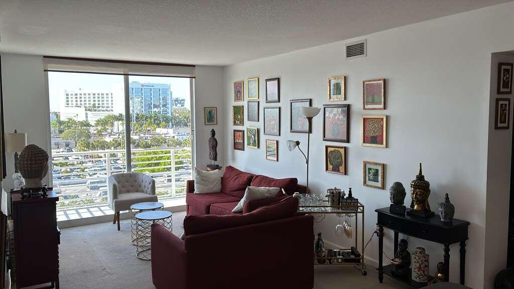 image The Venture at Aventura1