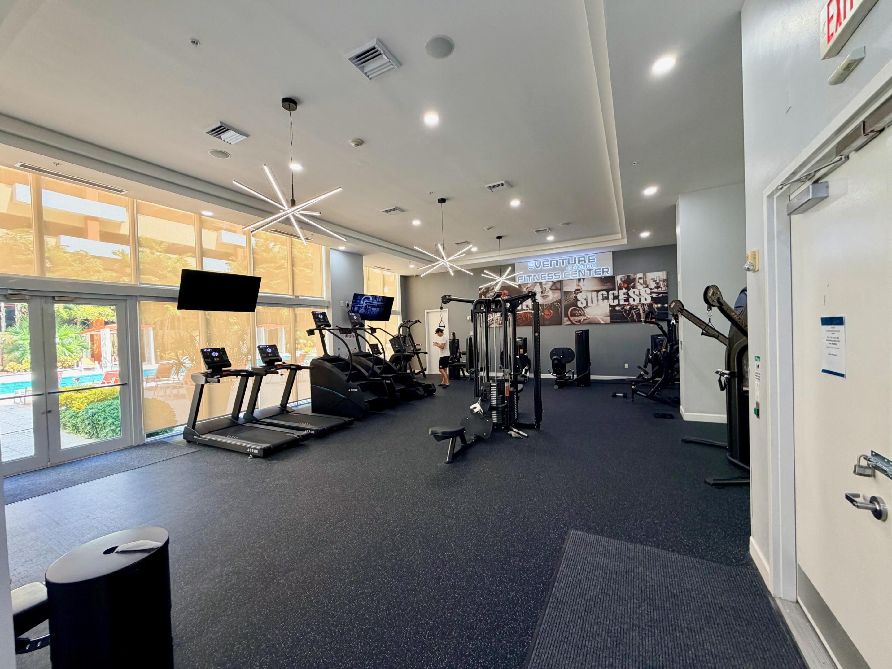 image The Venture at Aventura25