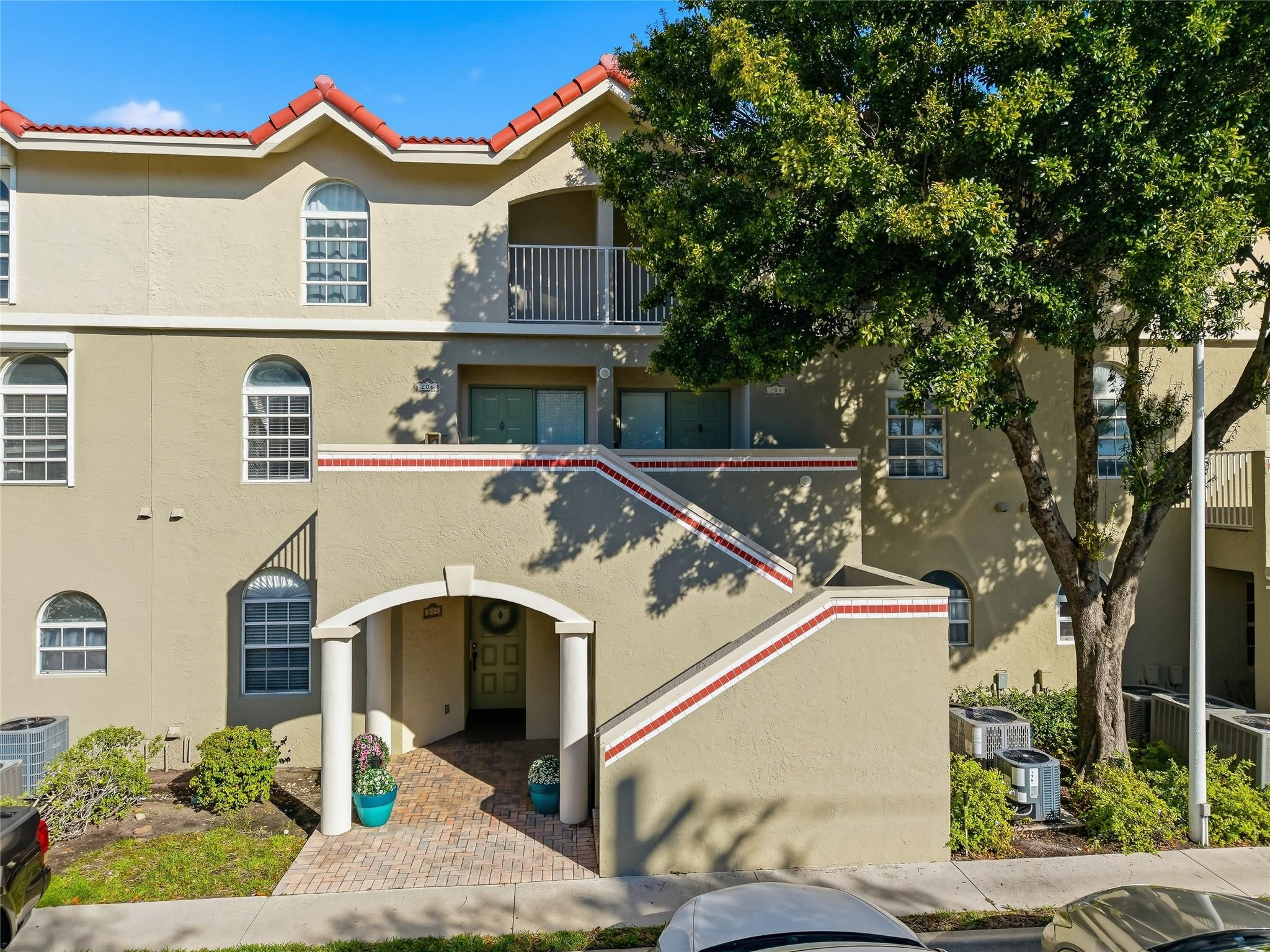 2381 NE 14th St #206