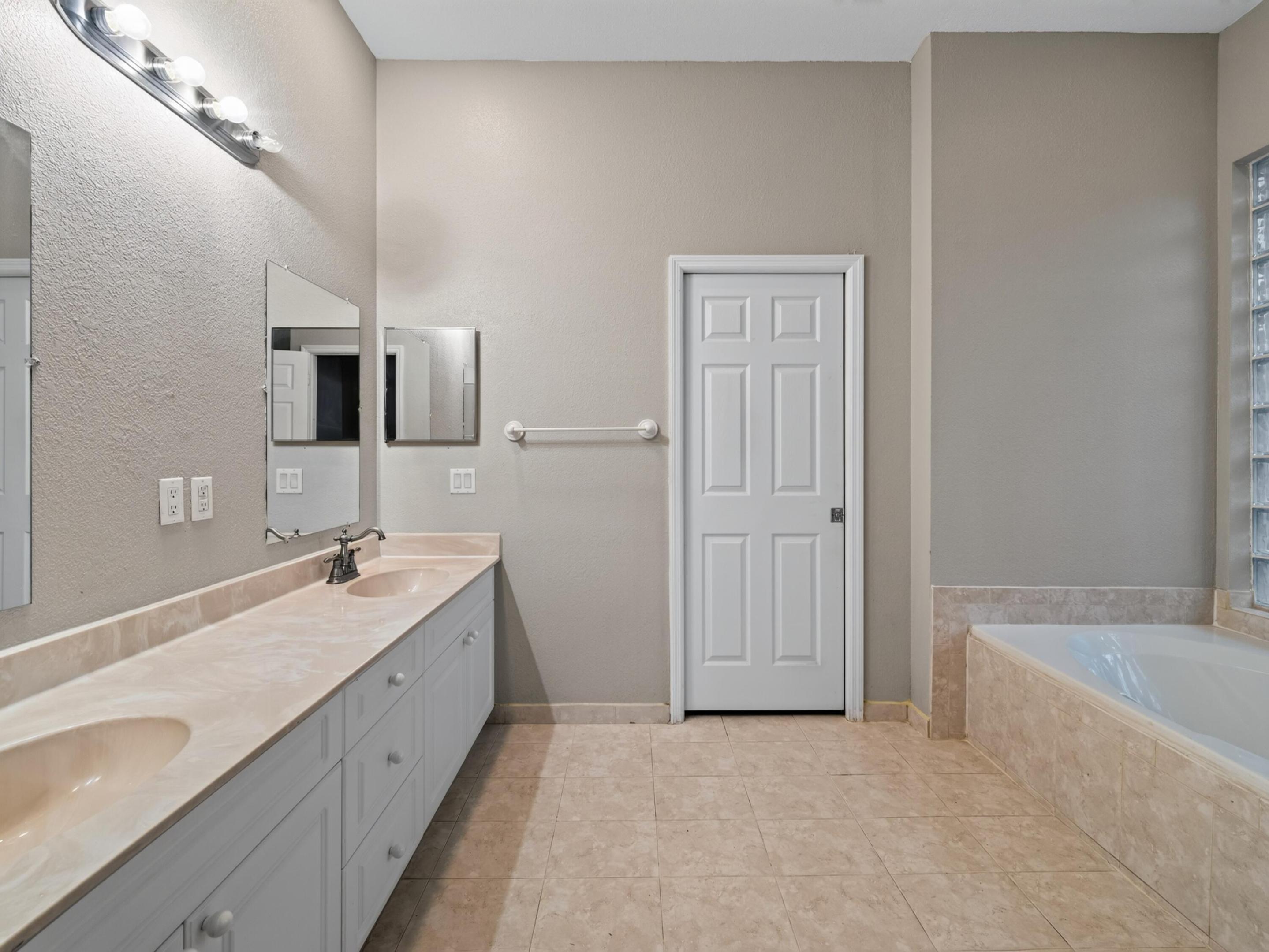 4059 SW Kamsler Port St Lucie, FL 34953