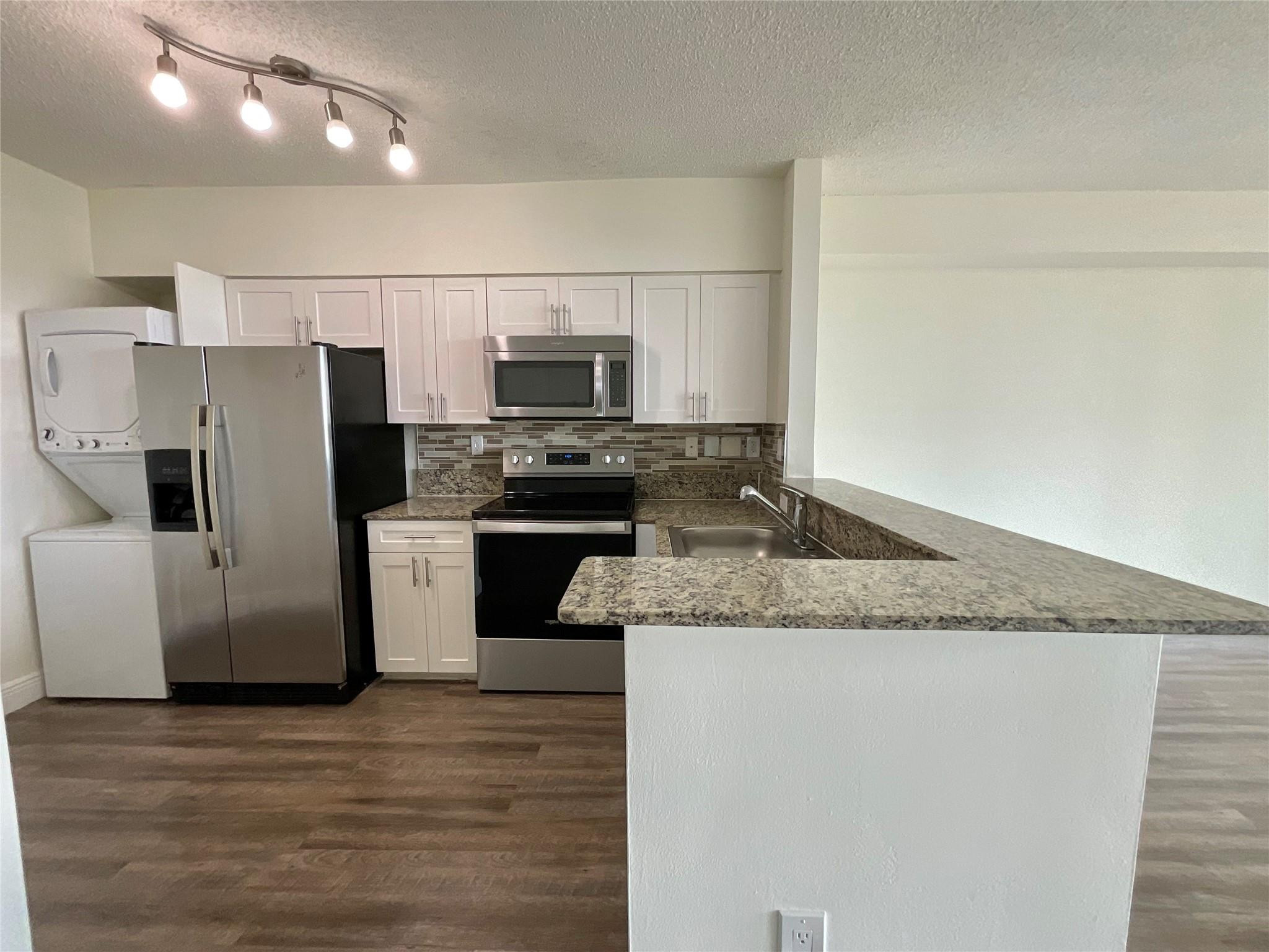 16900 N Bay #2-605