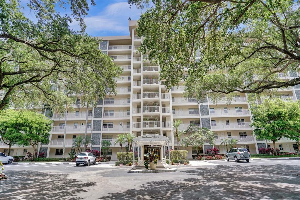 3520 Oaks Way #204