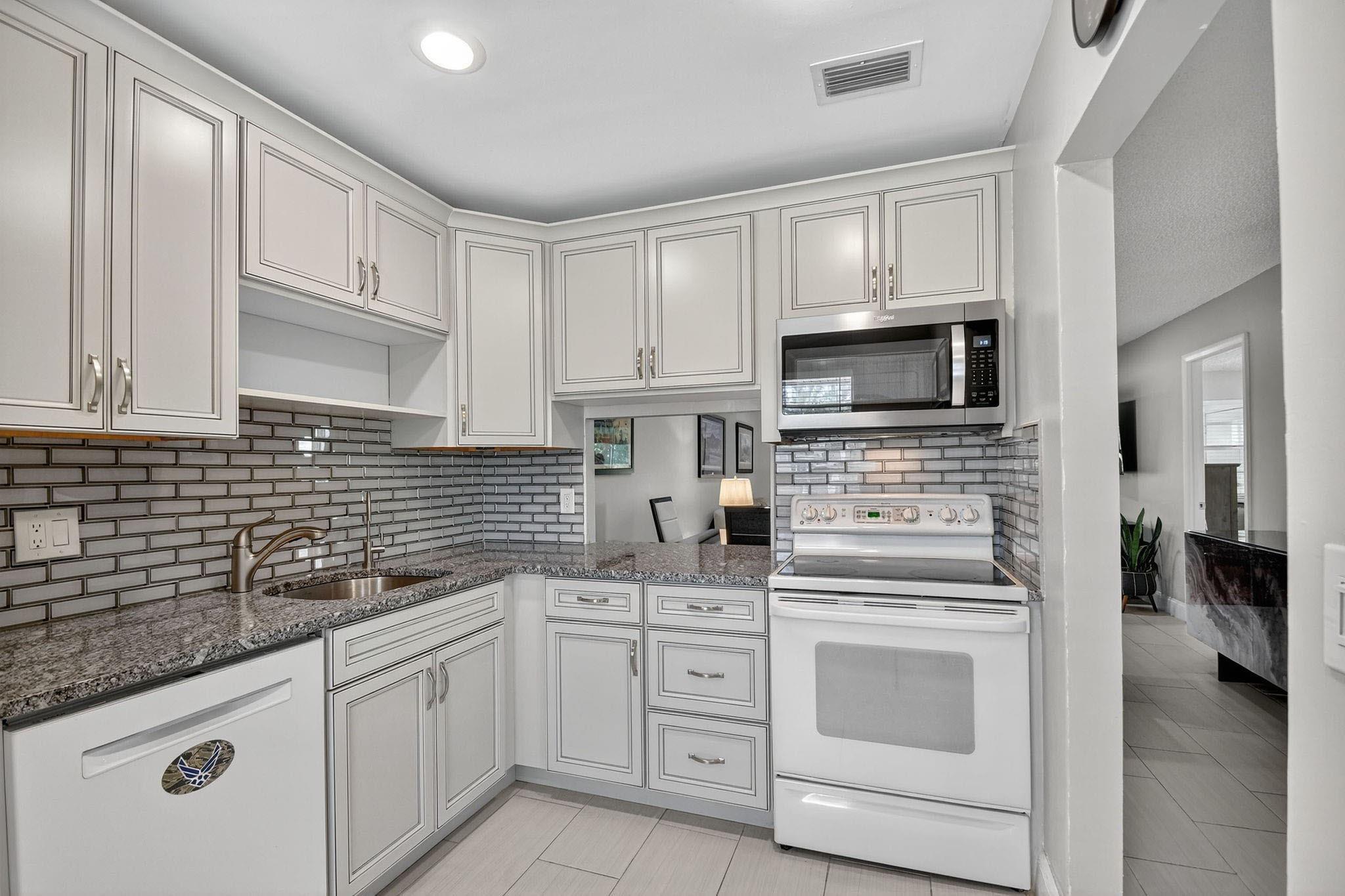 121 Lake Meryl Dr