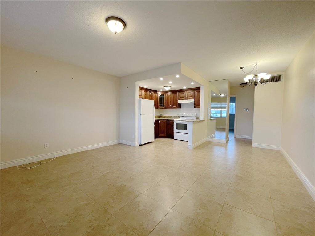 5201 NE 24th Ter #304