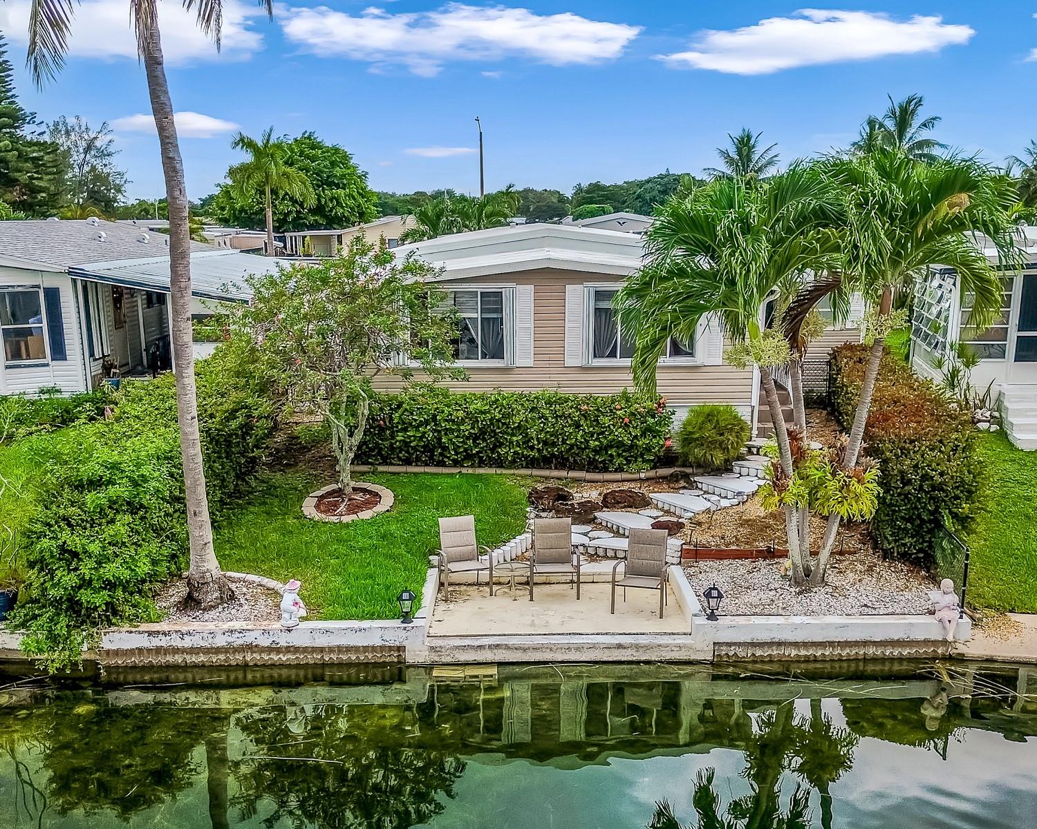 3055 Lakeshore Dr