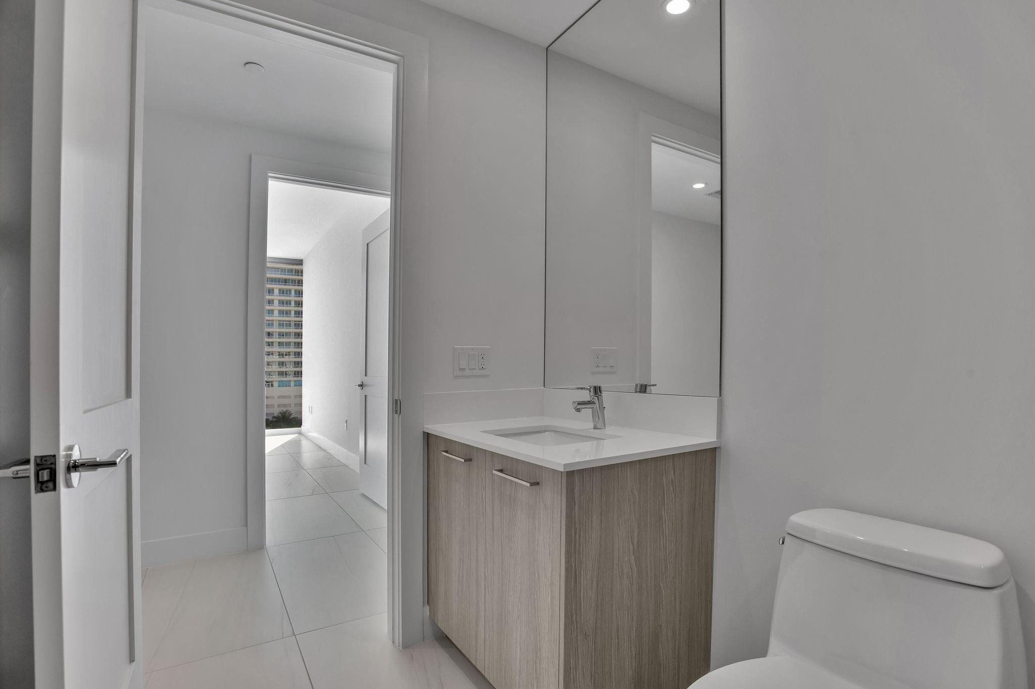 151 N Seabreeze Blv #E-701 Fort Lauderdale, FL 33304