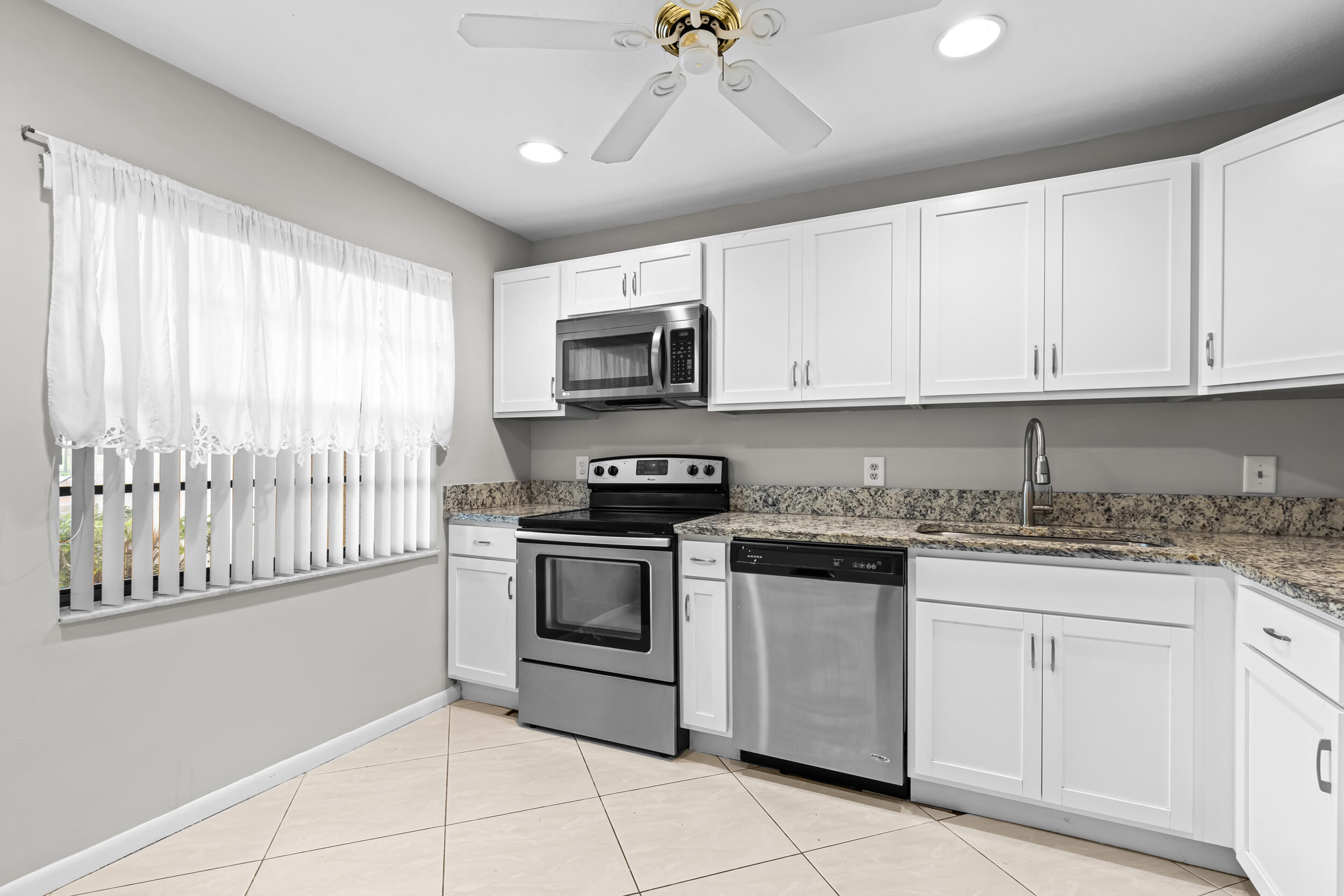 9270 Vista Del Lago #E27