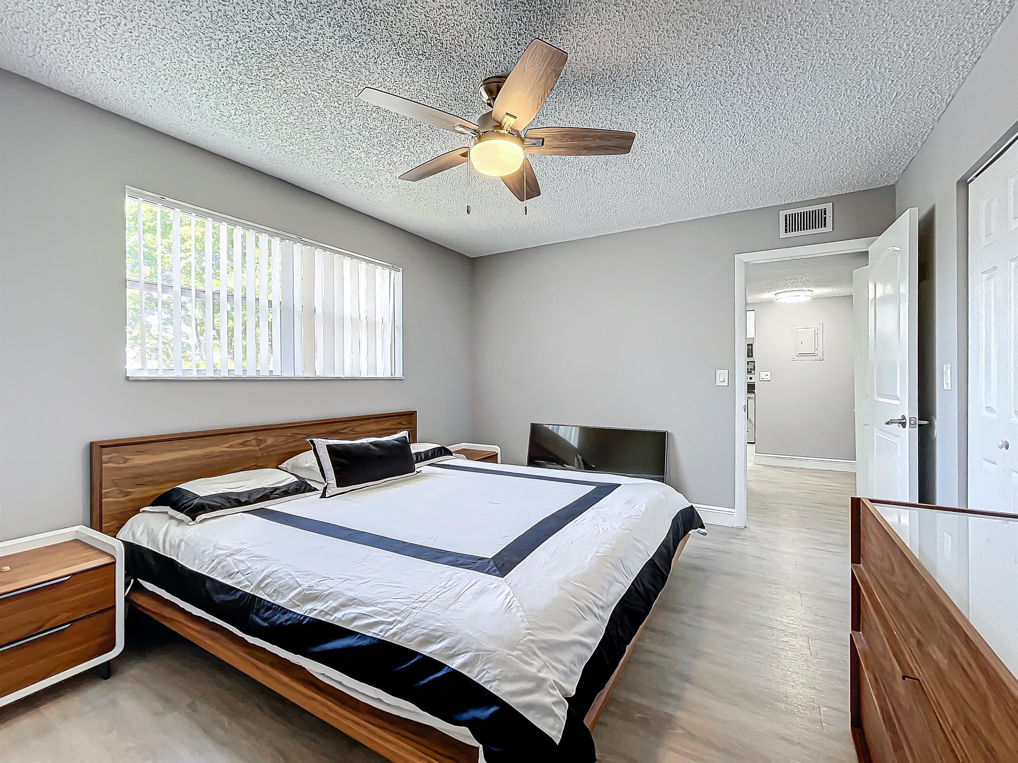 133 Lake Evelyn Dr,West Palm Beach, FL 33411