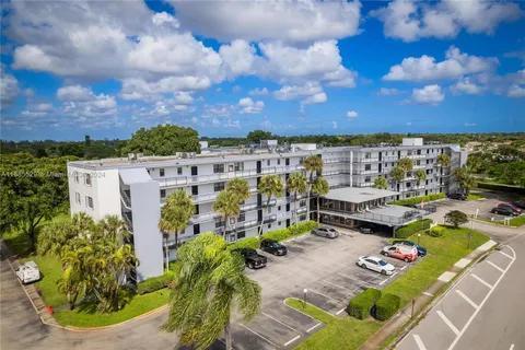 9235 SW 8th 402th St #402